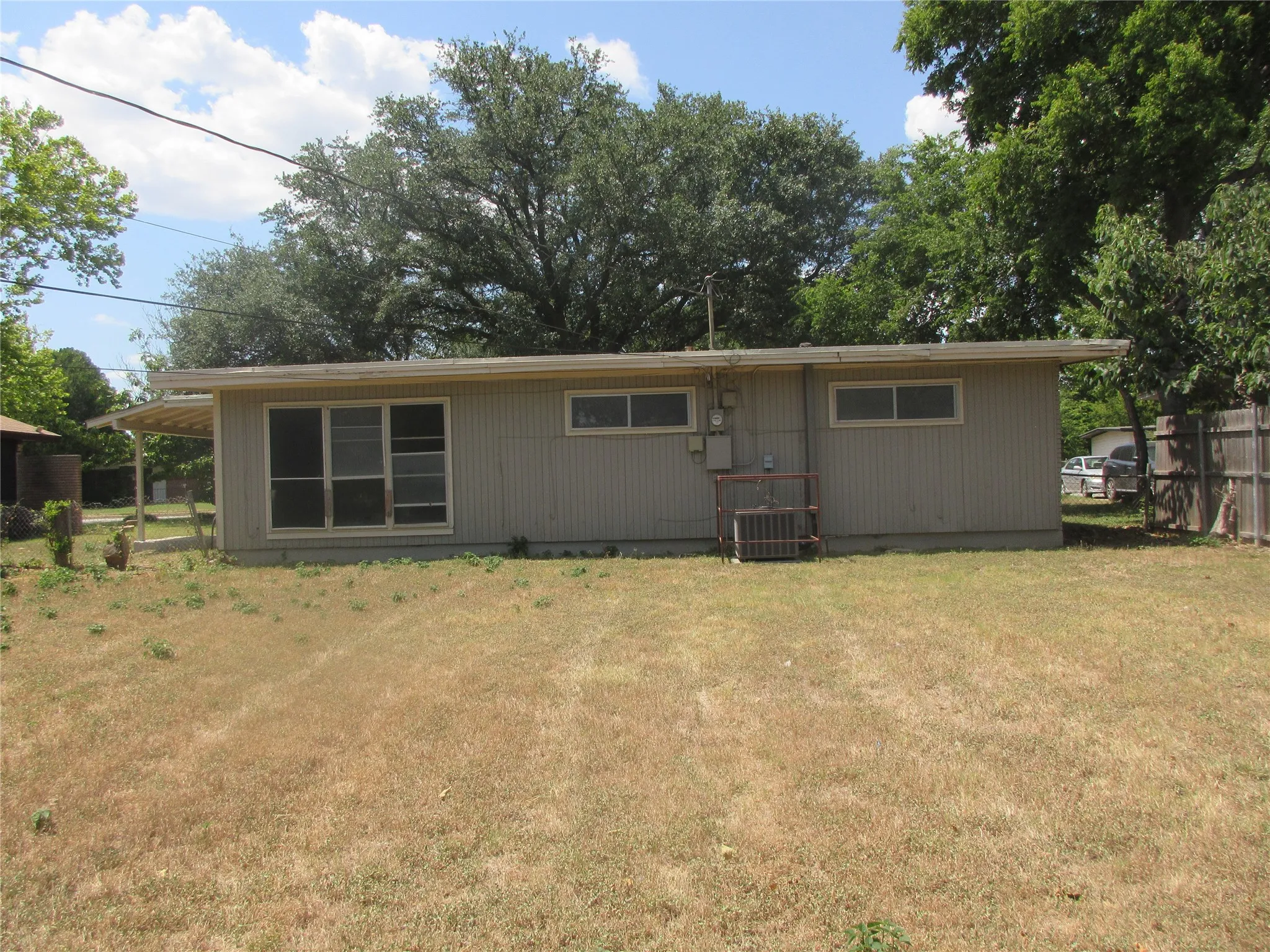 Single Family Residence For Sale in Tarrant County , 4904 Virgil Street, Fort Worth, Texas 76119, 3 Bedroom, 1 Bathroom, Garage spaces, 1,379 Sqft, built in 1960, mls#21339131, Real Estate Agent in Fort Worth, Homes For Sale in Tarrant county, Homes For Sale in Fort Worth, Realtor in Fort Worth Texas, Real Estate Brokerage Independent Realty Texas, Luminita Cordes Realtor