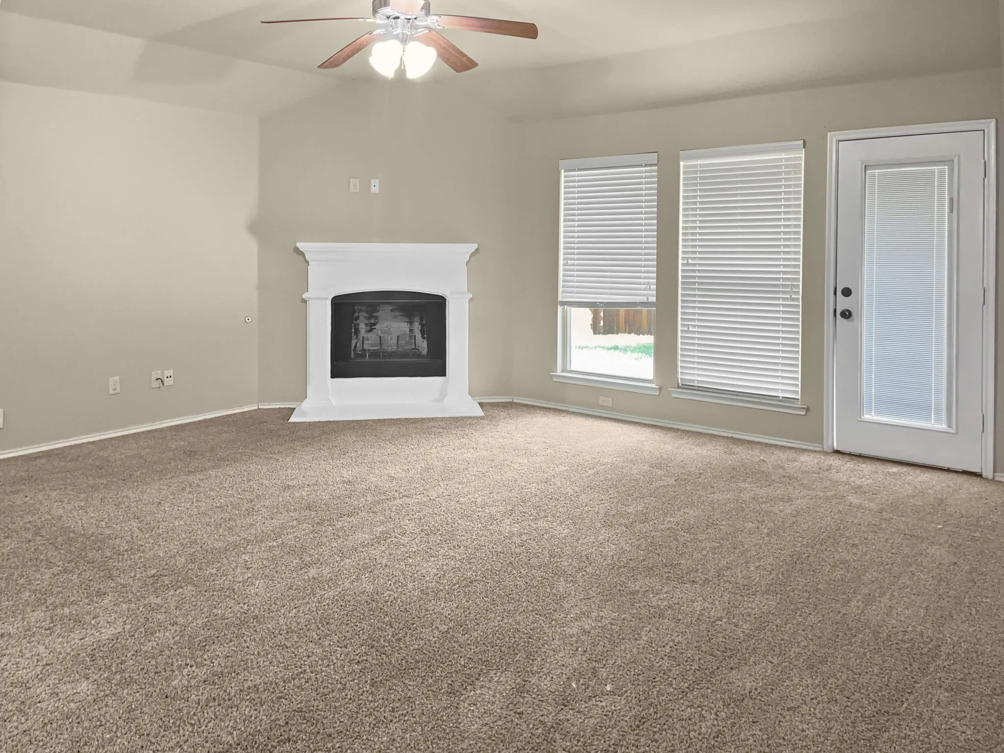 Single Family Residence For Rent in Collin County , 10209 Pear Valley Road, Mc Kinney, Texas 75072, 3 Bedroom, 3 Bathroom, 2 Garage spaces, 2,014 Sqft, built in 2015, mls#21334773, Real Estate Agent in Mc Kinney, Homes For Rent in Collin county, Homes For Rent in Mc Kinney, Realtor in Mc Kinney Texas, Real Estate Brokerage Independent Realty Texas, Luminita Cordes Realtor