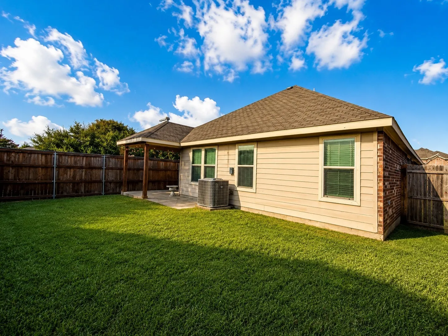 Single Family Residence For Sale in Tarrant County , 6333 Chalk Hollow Drive, Fort Worth, Texas 76179, 4 Bedroom, 2 Bathroom, 2 Garage spaces, 2,009 Sqft, built in 2010, mls#21336835, Real Estate Agent in Fort Worth, Homes For Sale in Tarrant county, Homes For Sale in Fort Worth, Realtor in Fort Worth Texas, Real Estate Brokerage Independent Realty Texas, Luminita Cordes Realtor