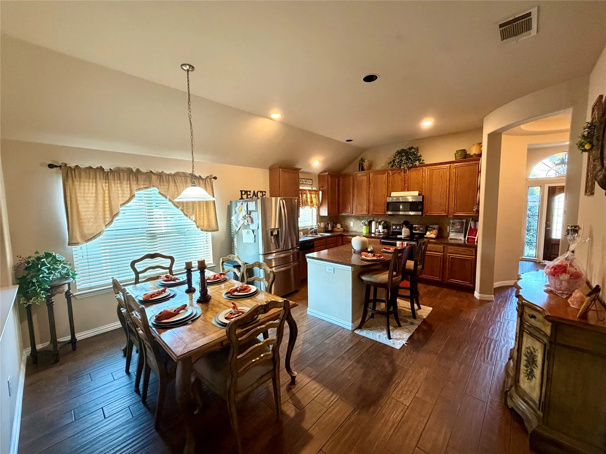 Single Family Residence For Sale in Tarrant County , 6333 Chalk Hollow Drive, Fort Worth, Texas 76179, 4 Bedroom, 2 Bathroom, 2 Garage spaces, 2,009 Sqft, built in 2010, mls#21336835, Real Estate Agent in Fort Worth, Homes For Sale in Tarrant county, Homes For Sale in Fort Worth, Realtor in Fort Worth Texas, Real Estate Brokerage Independent Realty Texas, Luminita Cordes Realtor