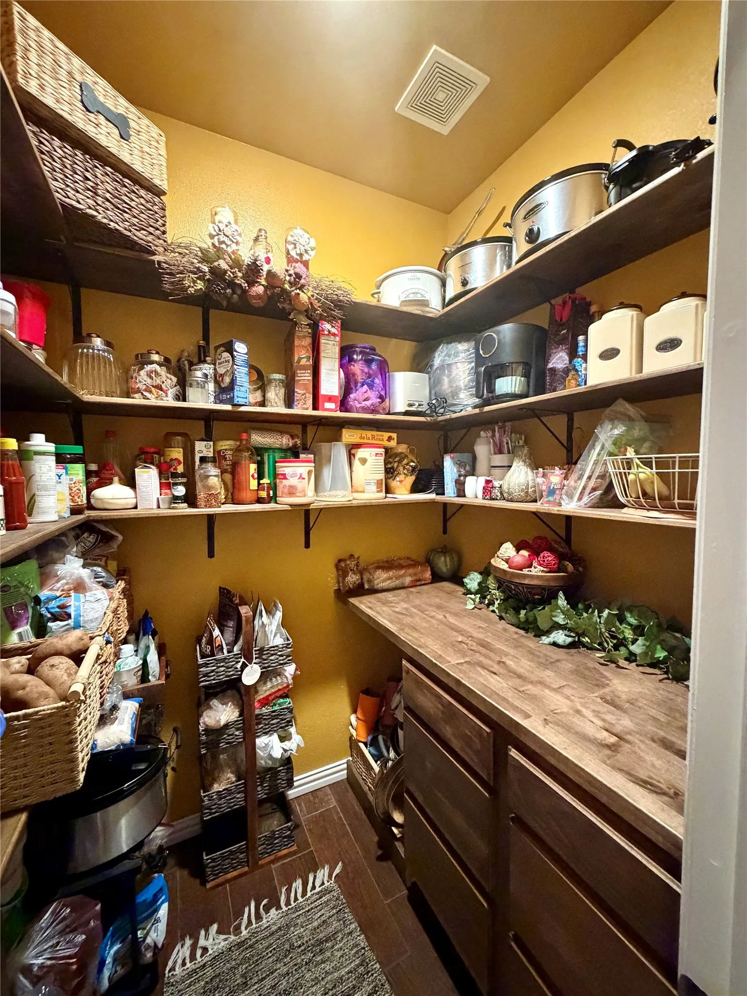 Single Family Residence For Sale in Tarrant County , 6333 Chalk Hollow Drive, Fort Worth, Texas 76179, 4 Bedroom, 2 Bathroom, 2 Garage spaces, 2,009 Sqft, built in 2010, mls#21336835, Real Estate Agent in Fort Worth, Homes For Sale in Tarrant county, Homes For Sale in Fort Worth, Realtor in Fort Worth Texas, Real Estate Brokerage Independent Realty Texas, Luminita Cordes Realtor