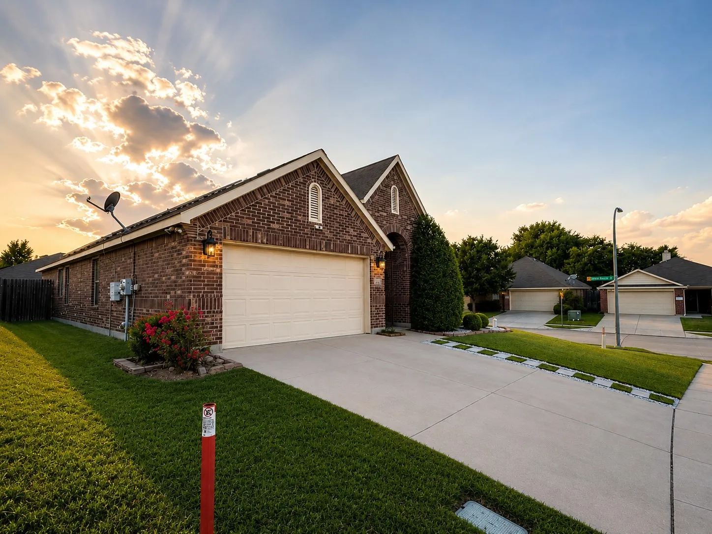 Single Family Residence For Sale in Tarrant County , 6333 Chalk Hollow Drive, Fort Worth, Texas 76179, 4 Bedroom, 2 Bathroom, 2 Garage spaces, 2,009 Sqft, built in 2010, mls#21336835, Real Estate Agent in Fort Worth, Homes For Sale in Tarrant county, Homes For Sale in Fort Worth, Realtor in Fort Worth Texas, Real Estate Brokerage Independent Realty Texas, Luminita Cordes Realtor