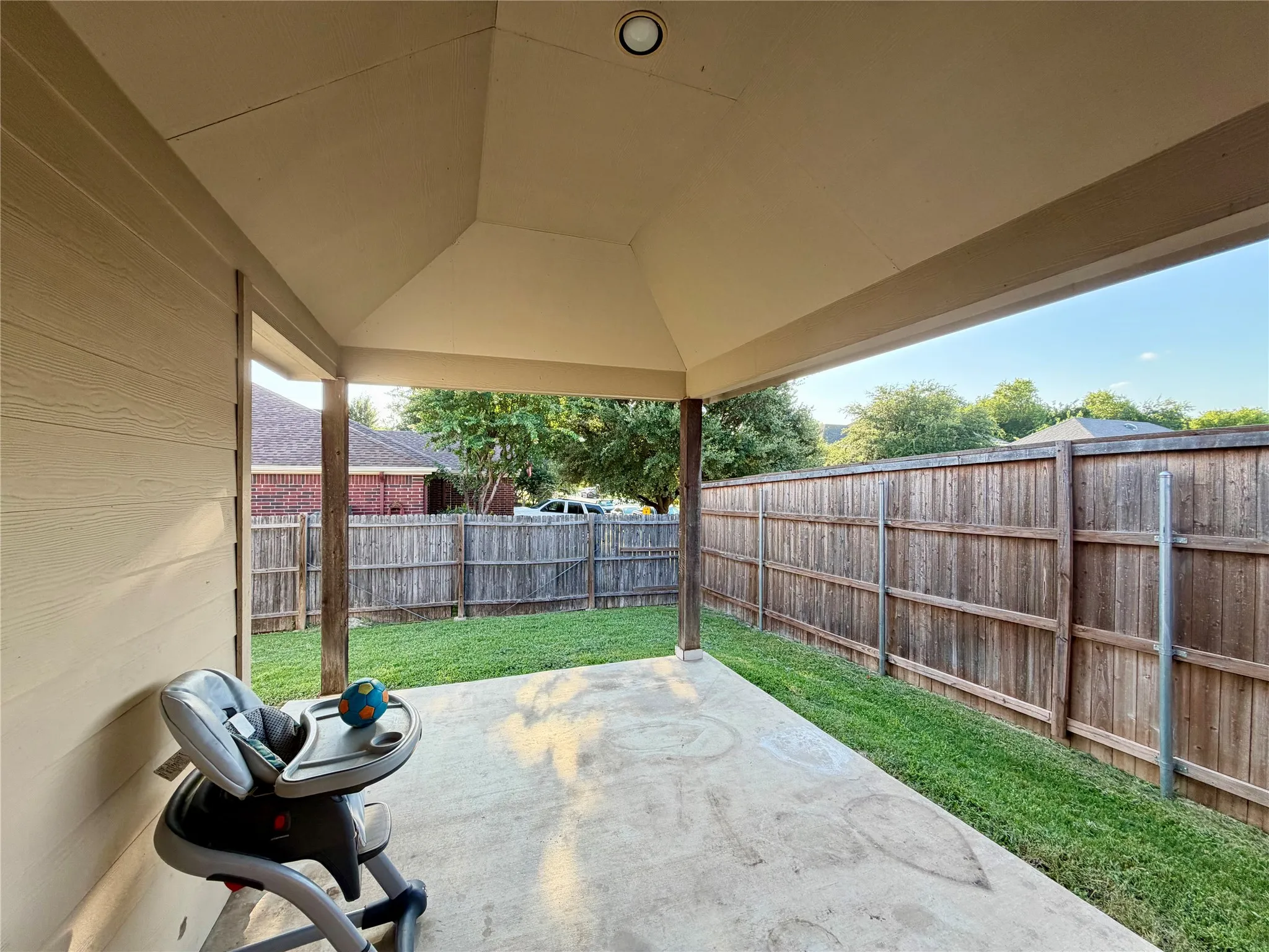 Single Family Residence For Sale in Tarrant County , 6333 Chalk Hollow Drive, Fort Worth, Texas 76179, 4 Bedroom, 2 Bathroom, 2 Garage spaces, 2,009 Sqft, built in 2010, mls#21336835, Real Estate Agent in Fort Worth, Homes For Sale in Tarrant county, Homes For Sale in Fort Worth, Realtor in Fort Worth Texas, Real Estate Brokerage Independent Realty Texas, Luminita Cordes Realtor