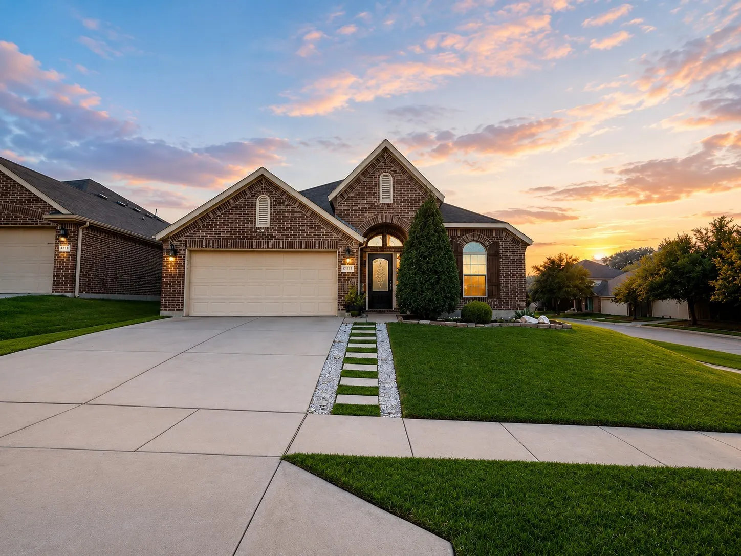 Single Family Residence For Sale in Tarrant County , 6333 Chalk Hollow Drive, Fort Worth, Texas 76179, 4 Bedroom, 2 Bathroom, 2 Garage spaces, 2,009 Sqft, built in 2010, mls#21336835, Real Estate Agent in Fort Worth, Homes For Sale in Tarrant county, Homes For Sale in Fort Worth, Realtor in Fort Worth Texas, Real Estate Brokerage Independent Realty Texas, Luminita Cordes Realtor