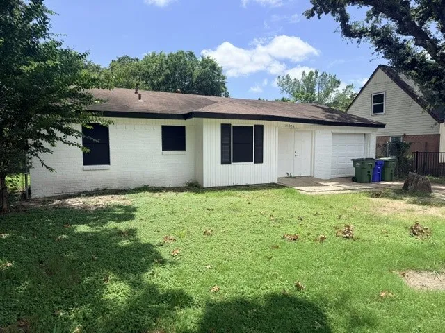 Single Family Residence For Sale in Dallas County , 14206 Cimarron Drive, Balch Springs, Texas 75180, 3 Bedroom, 1 Bathroom, 2 Garage spaces, 966 Sqft, built in 1966, mls#21339180, Real Estate Agent in Balch Springs, Homes For Sale in Dallas county, Homes For Sale in Balch Springs, Realtor in Balch Springs Texas, Real Estate Brokerage Independent Realty Texas, Luminita Cordes Realtor