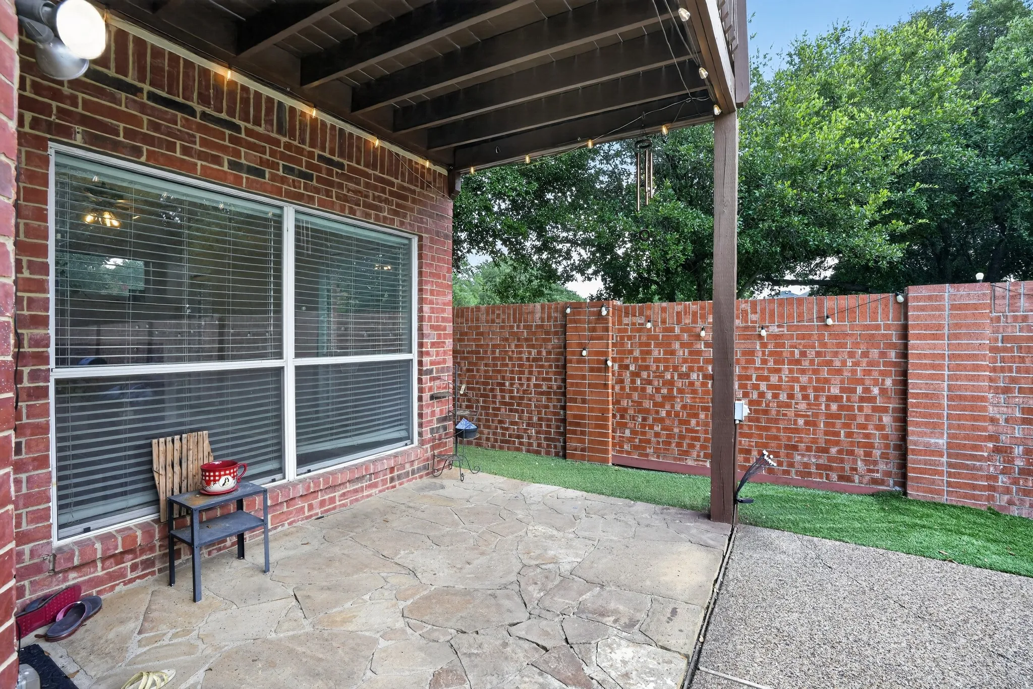 Single Family Residence For Sale in Dallas County , 10201 Perkins Drive, Irving, Texas 75063, 4 Bedroom, 3 Bathroom, 2 Garage spaces, 2,422 Sqft, built in 1994, mls#21339160, Real Estate Agent in Irving, Homes For Sale in Dallas county, Homes For Sale in Irving, Realtor in Irving Texas, Real Estate Brokerage Independent Realty Texas, Luminita Cordes Realtor