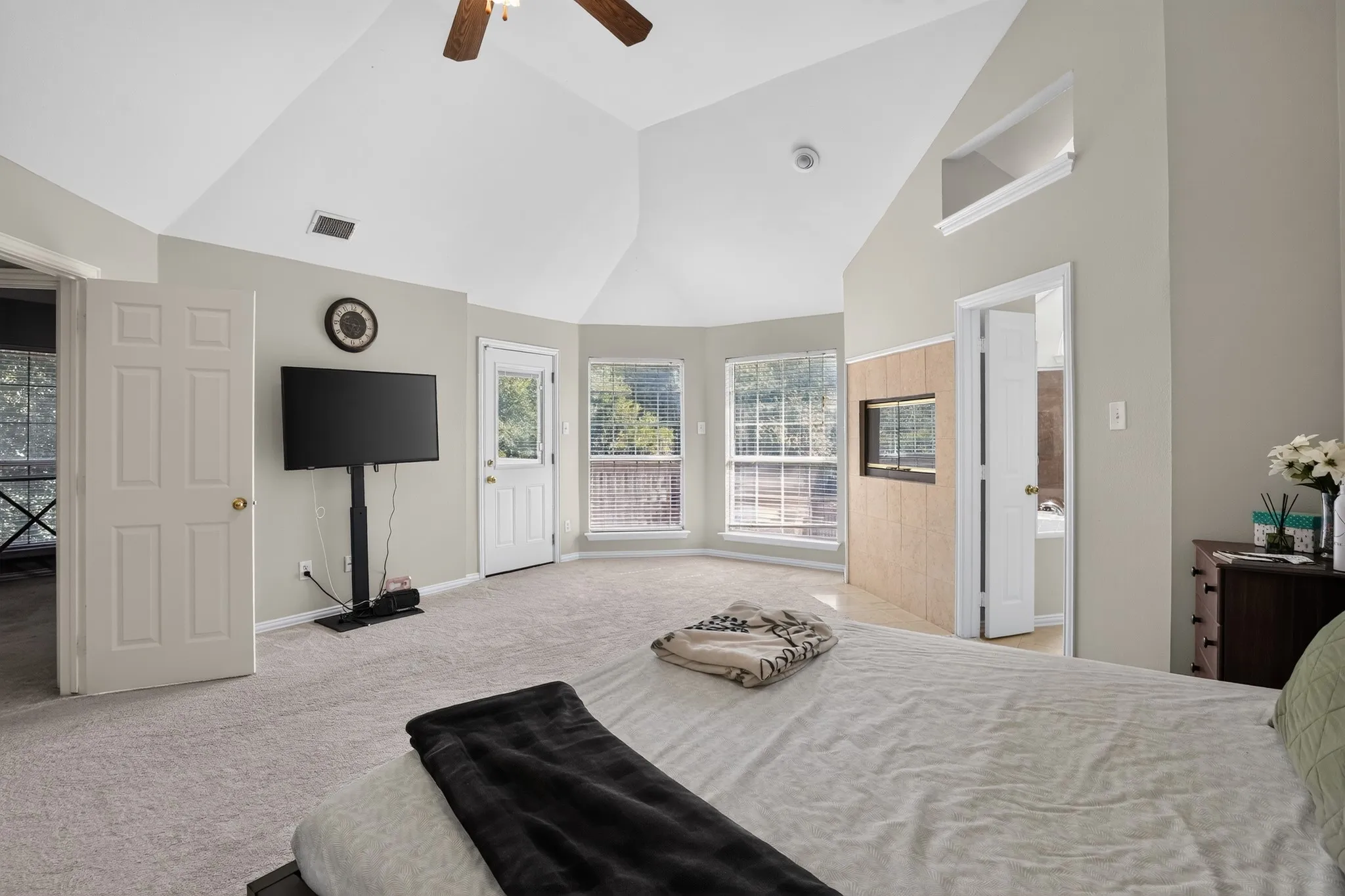 Single Family Residence For Sale in Dallas County , 10201 Perkins Drive, Irving, Texas 75063, 4 Bedroom, 3 Bathroom, 2 Garage spaces, 2,422 Sqft, built in 1994, mls#21339160, Real Estate Agent in Irving, Homes For Sale in Dallas county, Homes For Sale in Irving, Realtor in Irving Texas, Real Estate Brokerage Independent Realty Texas, Luminita Cordes Realtor