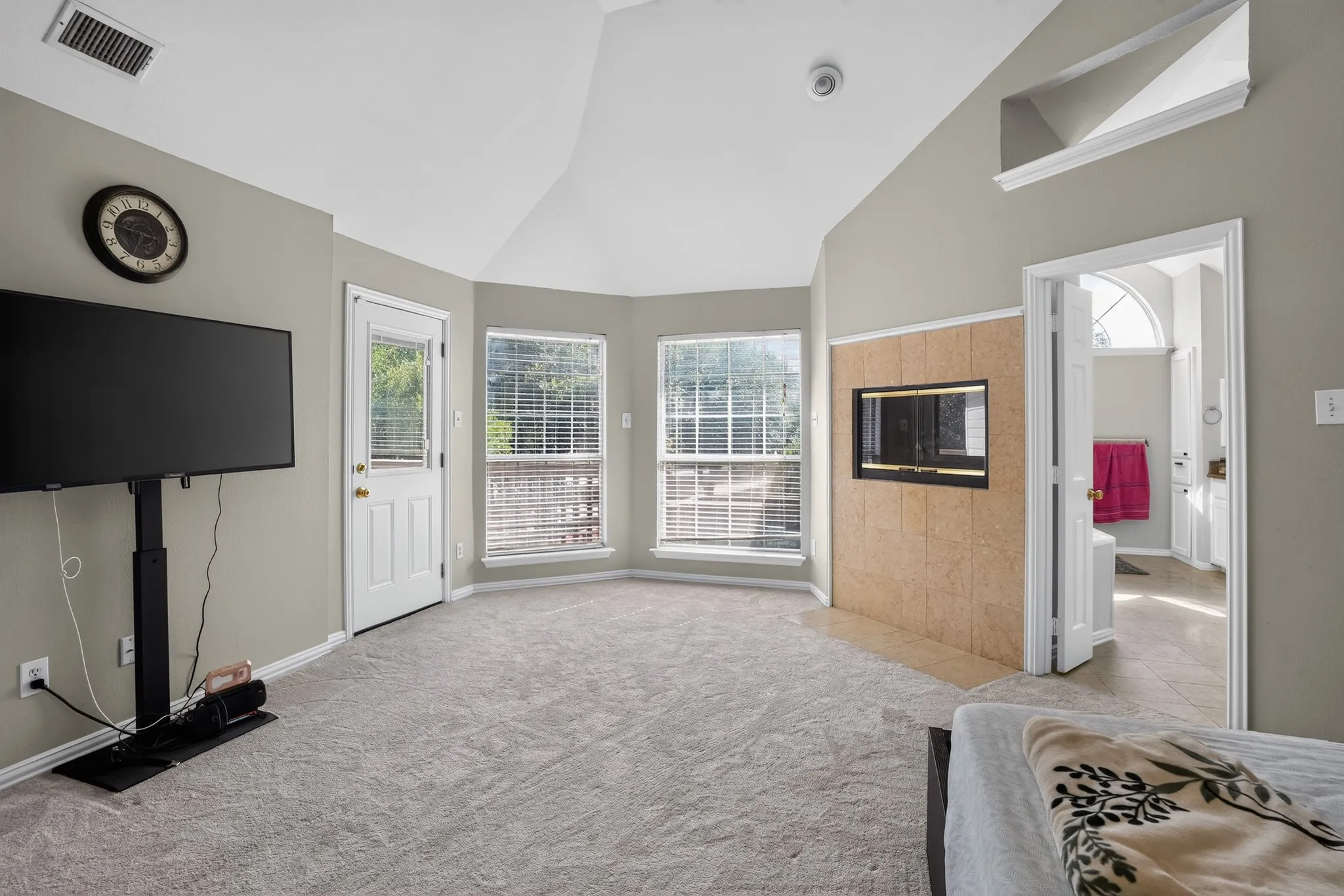 Single Family Residence For Sale in Dallas County , 10201 Perkins Drive, Irving, Texas 75063, 4 Bedroom, 3 Bathroom, 2 Garage spaces, 2,422 Sqft, built in 1994, mls#21339160, Real Estate Agent in Irving, Homes For Sale in Dallas county, Homes For Sale in Irving, Realtor in Irving Texas, Real Estate Brokerage Independent Realty Texas, Luminita Cordes Realtor