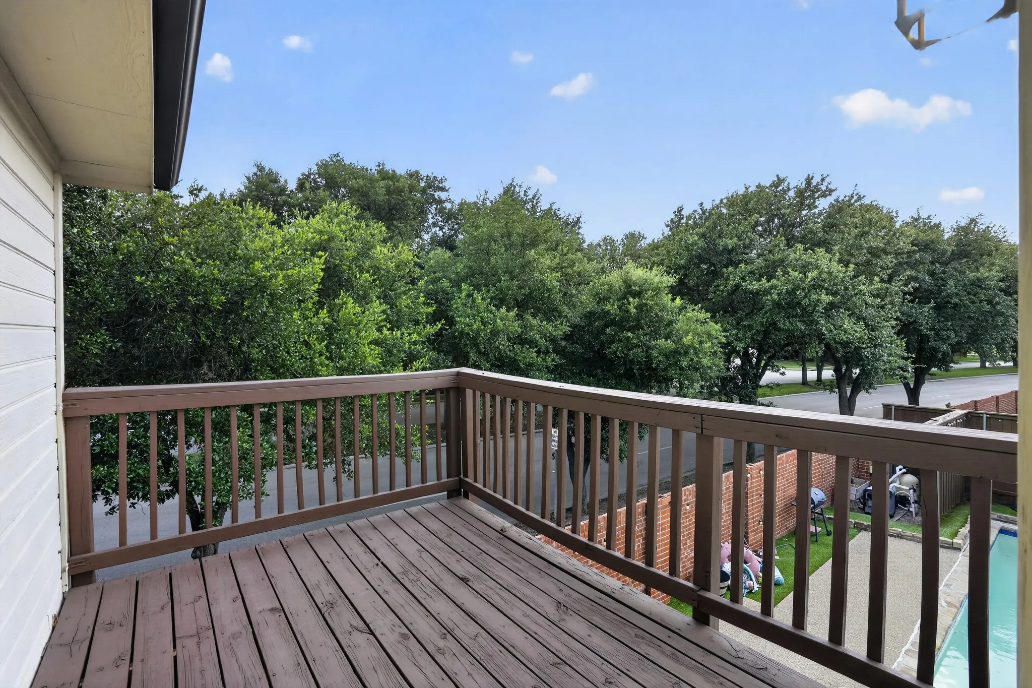 Single Family Residence For Sale in Dallas County , 10201 Perkins Drive, Irving, Texas 75063, 4 Bedroom, 3 Bathroom, 2 Garage spaces, 2,422 Sqft, built in 1994, mls#21339160, Real Estate Agent in Irving, Homes For Sale in Dallas county, Homes For Sale in Irving, Realtor in Irving Texas, Real Estate Brokerage Independent Realty Texas, Luminita Cordes Realtor