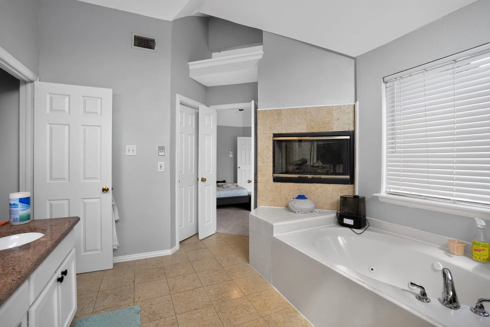 Single Family Residence For Sale in Dallas County , 10201 Perkins Drive, Irving, Texas 75063, 4 Bedroom, 3 Bathroom, 2 Garage spaces, 2,422 Sqft, built in 1994, mls#21339160, Real Estate Agent in Irving, Homes For Sale in Dallas county, Homes For Sale in Irving, Realtor in Irving Texas, Real Estate Brokerage Independent Realty Texas, Luminita Cordes Realtor