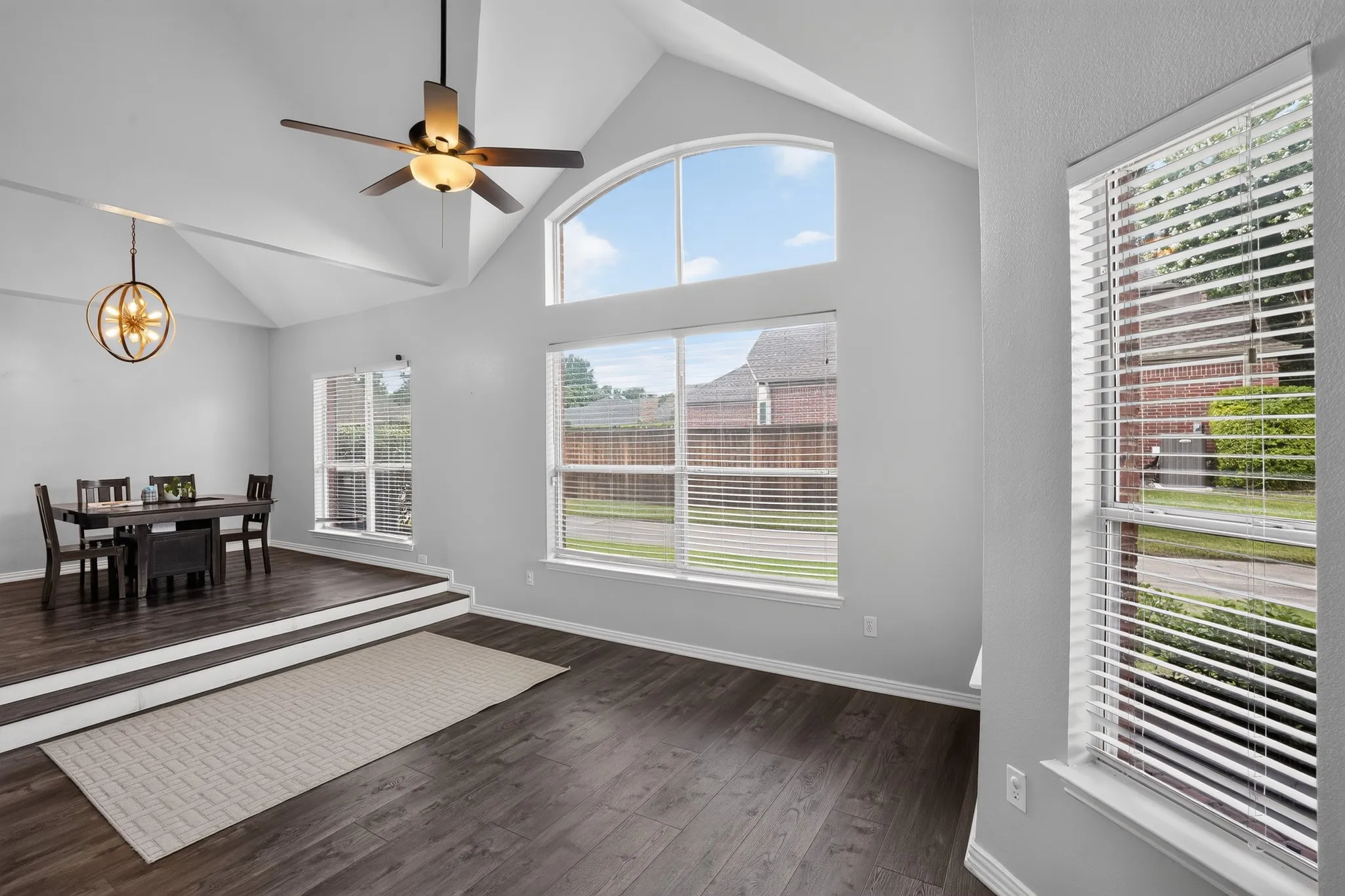 Single Family Residence For Sale in Dallas County , 10201 Perkins Drive, Irving, Texas 75063, 4 Bedroom, 3 Bathroom, 2 Garage spaces, 2,422 Sqft, built in 1994, mls#21339160, Real Estate Agent in Irving, Homes For Sale in Dallas county, Homes For Sale in Irving, Realtor in Irving Texas, Real Estate Brokerage Independent Realty Texas, Luminita Cordes Realtor