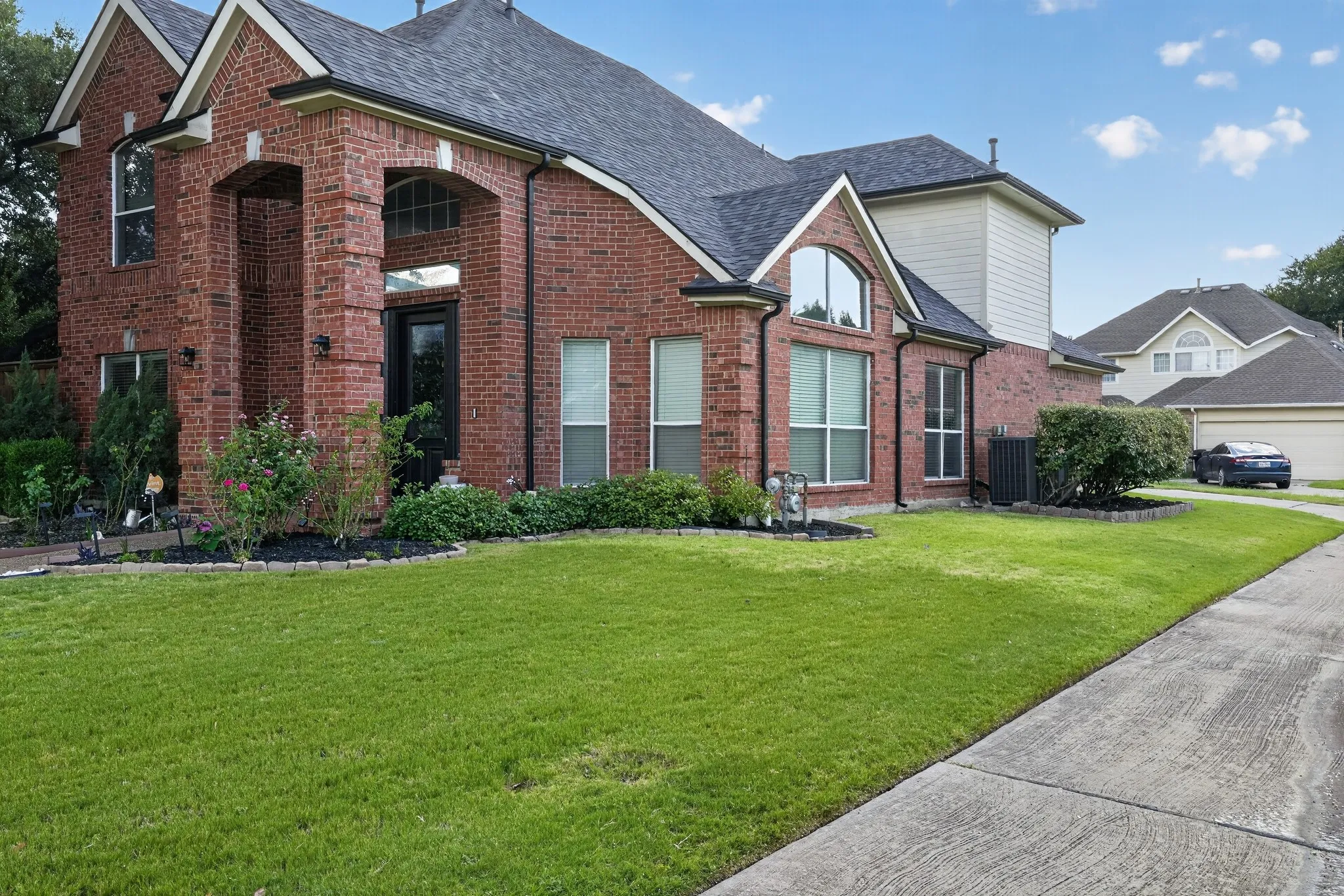 Single Family Residence For Sale in Dallas County , 10201 Perkins Drive, Irving, Texas 75063, 4 Bedroom, 3 Bathroom, 2 Garage spaces, 2,422 Sqft, built in 1994, mls#21339160, Real Estate Agent in Irving, Homes For Sale in Dallas county, Homes For Sale in Irving, Realtor in Irving Texas, Real Estate Brokerage Independent Realty Texas, Luminita Cordes Realtor