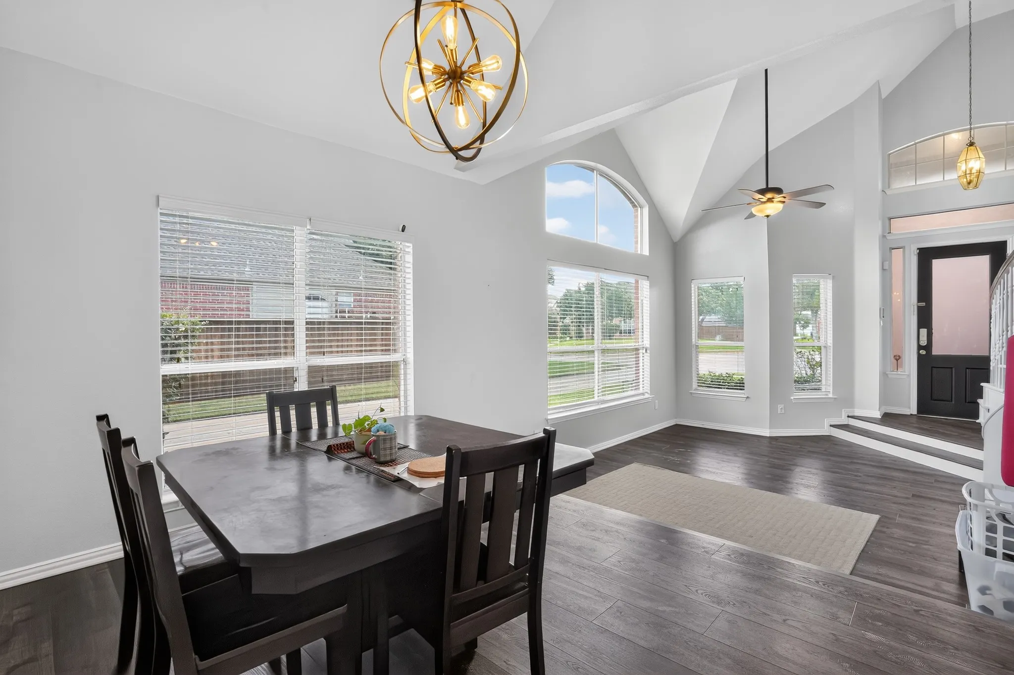 Single Family Residence For Sale in Dallas County , 10201 Perkins Drive, Irving, Texas 75063, 4 Bedroom, 3 Bathroom, 2 Garage spaces, 2,422 Sqft, built in 1994, mls#21339160, Real Estate Agent in Irving, Homes For Sale in Dallas county, Homes For Sale in Irving, Realtor in Irving Texas, Real Estate Brokerage Independent Realty Texas, Luminita Cordes Realtor