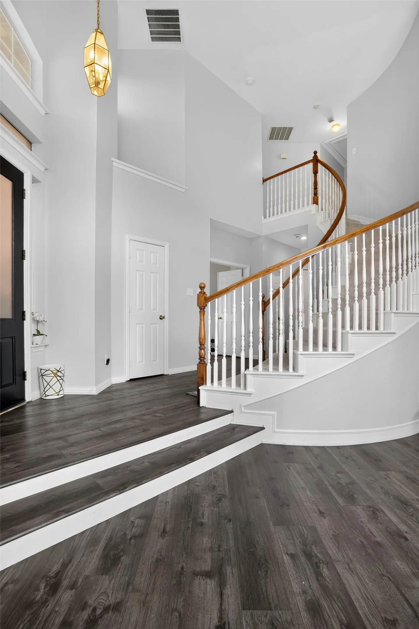 Single Family Residence For Sale in Dallas County , 10201 Perkins Drive, Irving, Texas 75063, 4 Bedroom, 3 Bathroom, 2 Garage spaces, 2,422 Sqft, built in 1994, mls#21339160, Real Estate Agent in Irving, Homes For Sale in Dallas county, Homes For Sale in Irving, Realtor in Irving Texas, Real Estate Brokerage Independent Realty Texas, Luminita Cordes Realtor