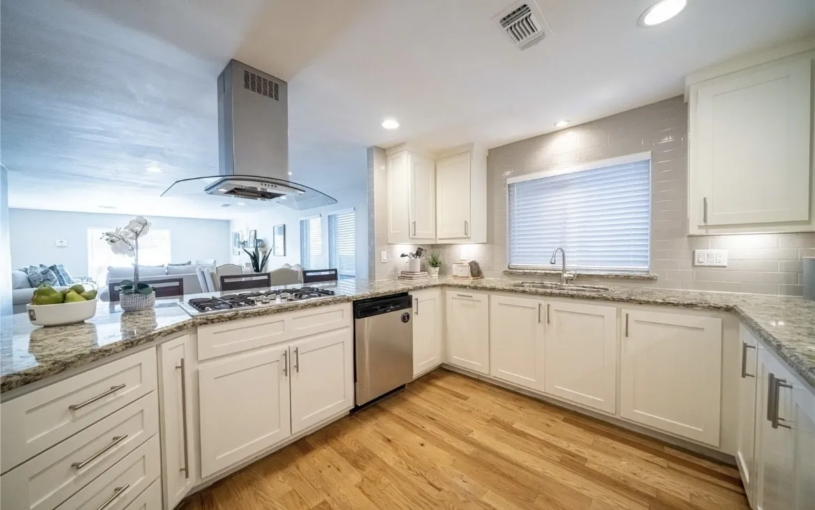 Single Family Residence For Rent in Dallas County , 2004 Caddo Street, Dallas, Texas 75204, 3 Bedroom, 2 Bathroom, Garage spaces, 1,640 Sqft, built in 1952, mls#21339183, Real Estate Agent in Dallas, Homes For Rent in Dallas county, Homes For Rent in Dallas, Realtor in Dallas Texas, Real Estate Brokerage Independent Realty Texas, Luminita Cordes Realtor