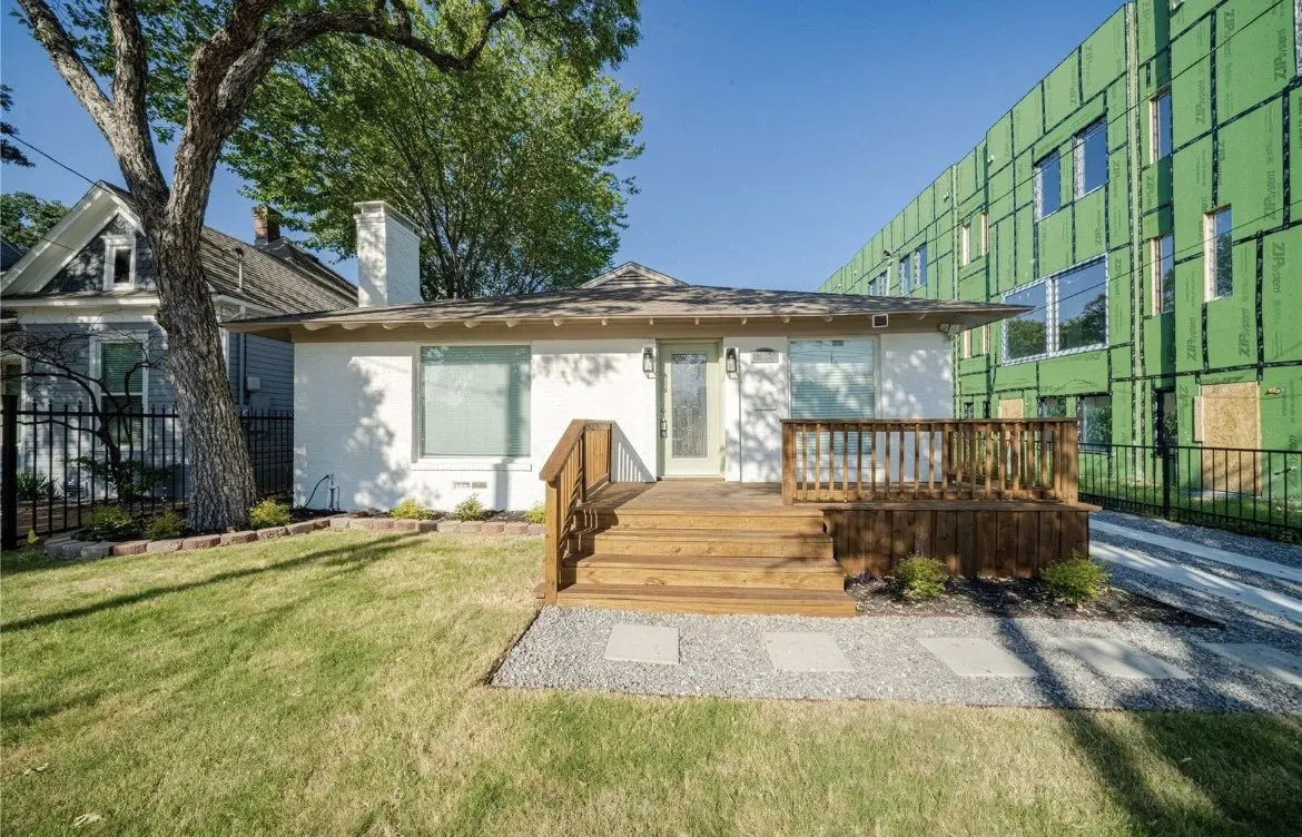Single Family Residence For Rent in Dallas County , 2004 Caddo Street, Dallas, Texas 75204, 3 Bedroom, 2 Bathroom, Garage spaces, 1,640 Sqft, built in 1952, mls#21339183, Real Estate Agent in Dallas, Homes For Rent in Dallas county, Homes For Rent in Dallas, Realtor in Dallas Texas, Real Estate Brokerage Independent Realty Texas, Luminita Cordes Realtor