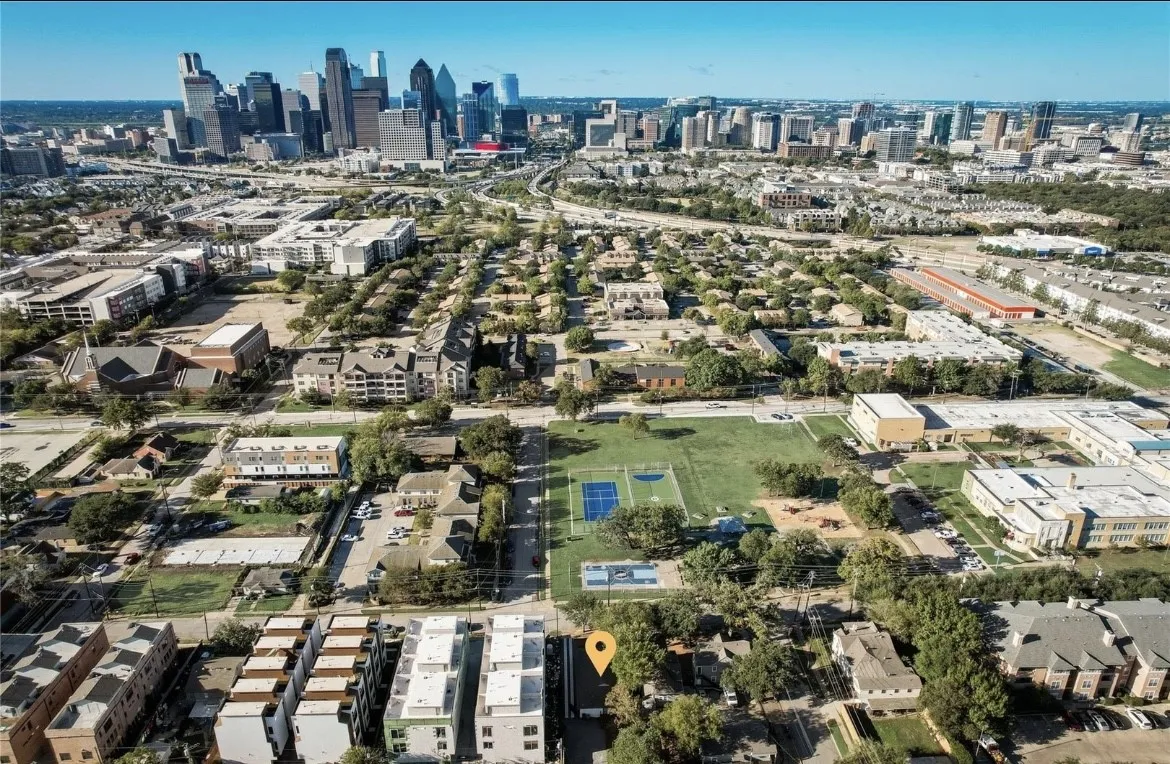 Single Family Residence For Rent in Dallas County , 2004 Caddo Street, Dallas, Texas 75204, 3 Bedroom, 2 Bathroom, Garage spaces, 1,640 Sqft, built in 1952, mls#21339183, Real Estate Agent in Dallas, Homes For Rent in Dallas county, Homes For Rent in Dallas, Realtor in Dallas Texas, Real Estate Brokerage Independent Realty Texas, Luminita Cordes Realtor