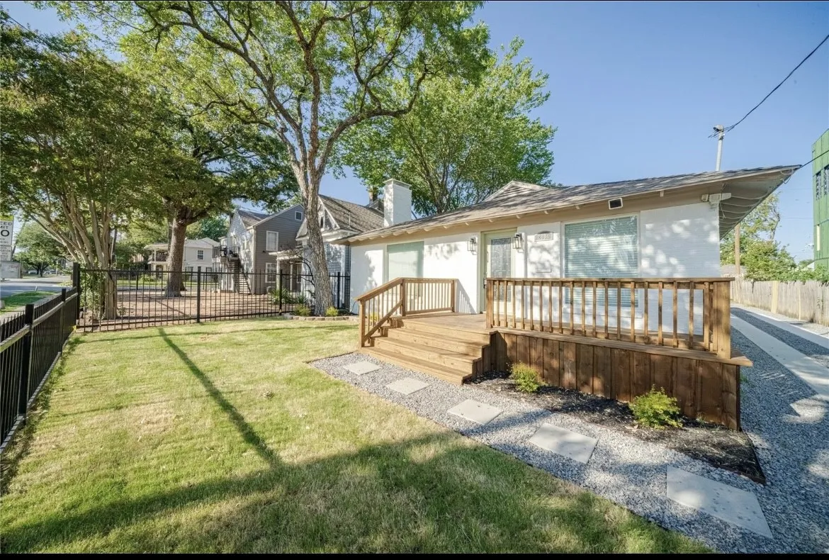Single Family Residence For Rent in Dallas County , 2004 Caddo Street, Dallas, Texas 75204, 3 Bedroom, 2 Bathroom, Garage spaces, 1,640 Sqft, built in 1952, mls#21339183, Real Estate Agent in Dallas, Homes For Rent in Dallas county, Homes For Rent in Dallas, Realtor in Dallas Texas, Real Estate Brokerage Independent Realty Texas, Luminita Cordes Realtor