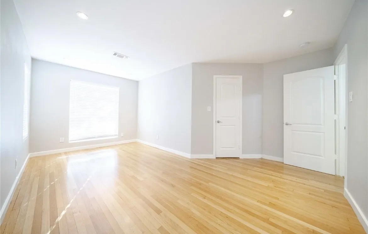 Single Family Residence For Rent in Dallas County , 2004 Caddo Street, Dallas, Texas 75204, 3 Bedroom, 2 Bathroom, Garage spaces, 1,640 Sqft, built in 1952, mls#21339183, Real Estate Agent in Dallas, Homes For Rent in Dallas county, Homes For Rent in Dallas, Realtor in Dallas Texas, Real Estate Brokerage Independent Realty Texas, Luminita Cordes Realtor
