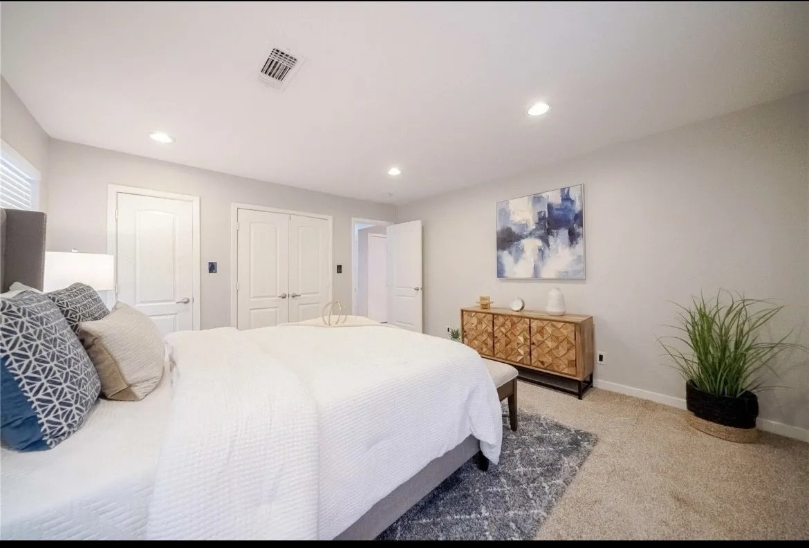 Single Family Residence For Rent in Dallas County , 2004 Caddo Street, Dallas, Texas 75204, 3 Bedroom, 2 Bathroom, Garage spaces, 1,640 Sqft, built in 1952, mls#21339183, Real Estate Agent in Dallas, Homes For Rent in Dallas county, Homes For Rent in Dallas, Realtor in Dallas Texas, Real Estate Brokerage Independent Realty Texas, Luminita Cordes Realtor