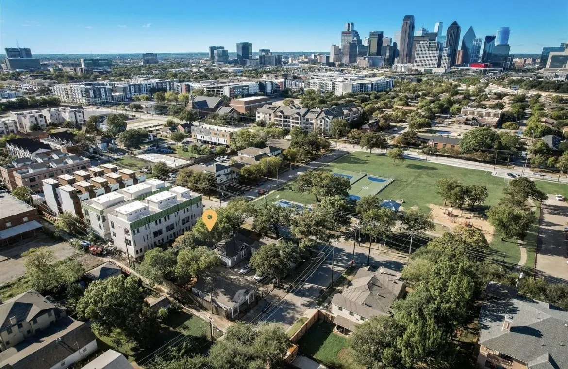 Single Family Residence For Rent in Dallas County , 2004 Caddo Street, Dallas, Texas 75204, 3 Bedroom, 2 Bathroom, Garage spaces, 1,640 Sqft, built in 1952, mls#21339183, Real Estate Agent in Dallas, Homes For Rent in Dallas county, Homes For Rent in Dallas, Realtor in Dallas Texas, Real Estate Brokerage Independent Realty Texas, Luminita Cordes Realtor