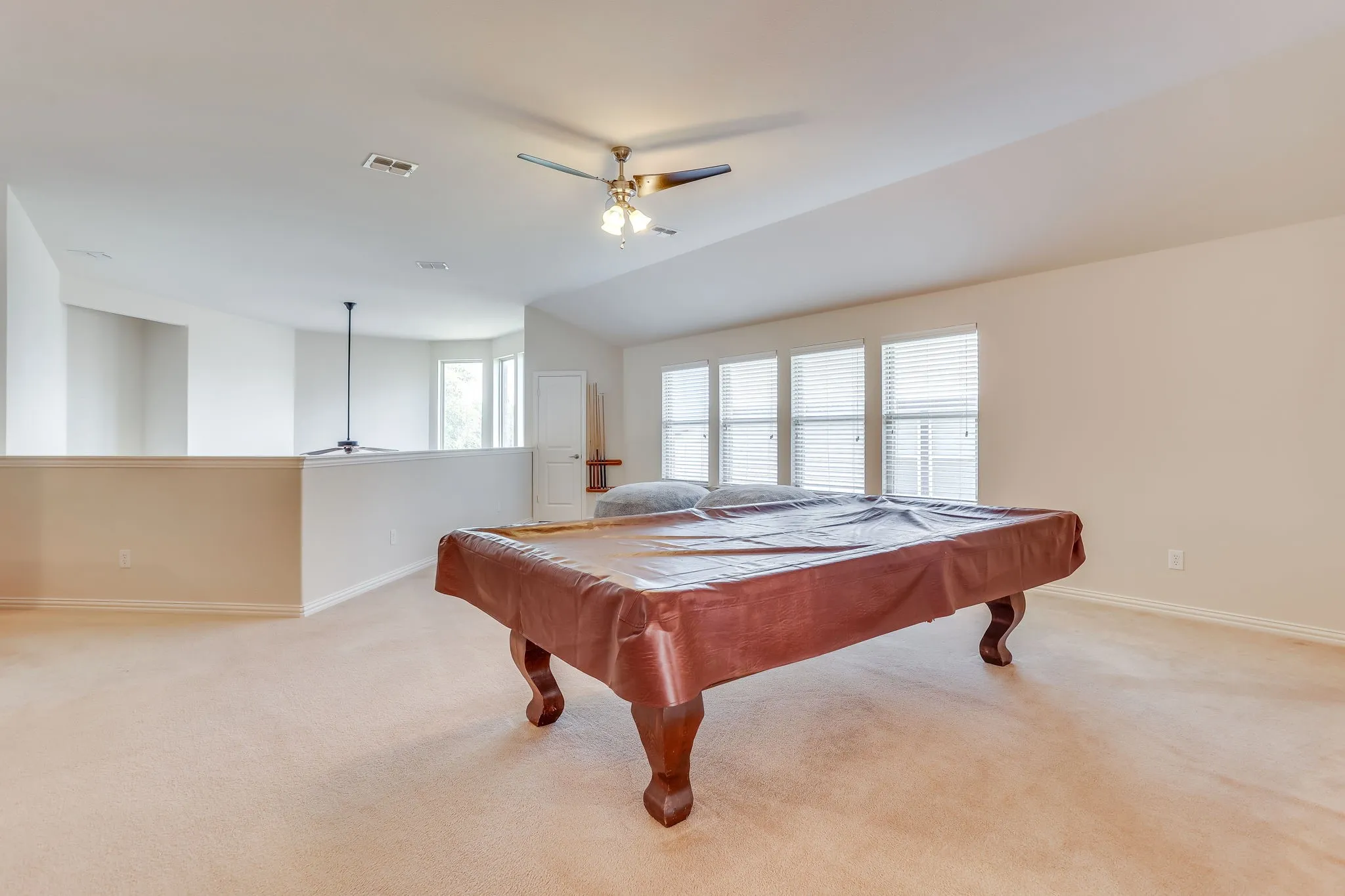 Single Family Residence For Sale in Rockwall County , 804 Miramar Drive, Rockwall, Texas 75087, 4 Bedroom, 3 Bathroom, 2 Garage spaces, 3,535 Sqft, built in 2010, mls#21339197, Real Estate Agent in Rockwall, Homes For Sale in Rockwall county, Homes For Sale in Rockwall, Realtor in Rockwall Texas, Real Estate Brokerage Independent Realty Texas, Luminita Cordes Realtor