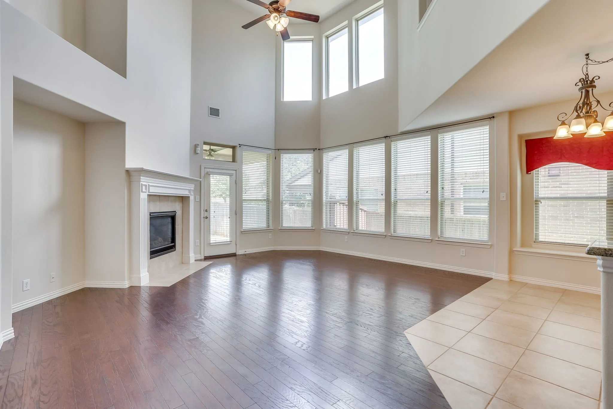 Single Family Residence For Sale in Rockwall County , 804 Miramar Drive, Rockwall, Texas 75087, 4 Bedroom, 3 Bathroom, 2 Garage spaces, 3,535 Sqft, built in 2010, mls#21339197, Real Estate Agent in Rockwall, Homes For Sale in Rockwall county, Homes For Sale in Rockwall, Realtor in Rockwall Texas, Real Estate Brokerage Independent Realty Texas, Luminita Cordes Realtor