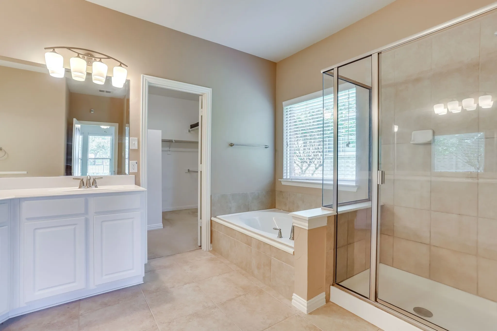 Single Family Residence For Sale in Rockwall County , 804 Miramar Drive, Rockwall, Texas 75087, 4 Bedroom, 3 Bathroom, 2 Garage spaces, 3,535 Sqft, built in 2010, mls#21339197, Real Estate Agent in Rockwall, Homes For Sale in Rockwall county, Homes For Sale in Rockwall, Realtor in Rockwall Texas, Real Estate Brokerage Independent Realty Texas, Luminita Cordes Realtor