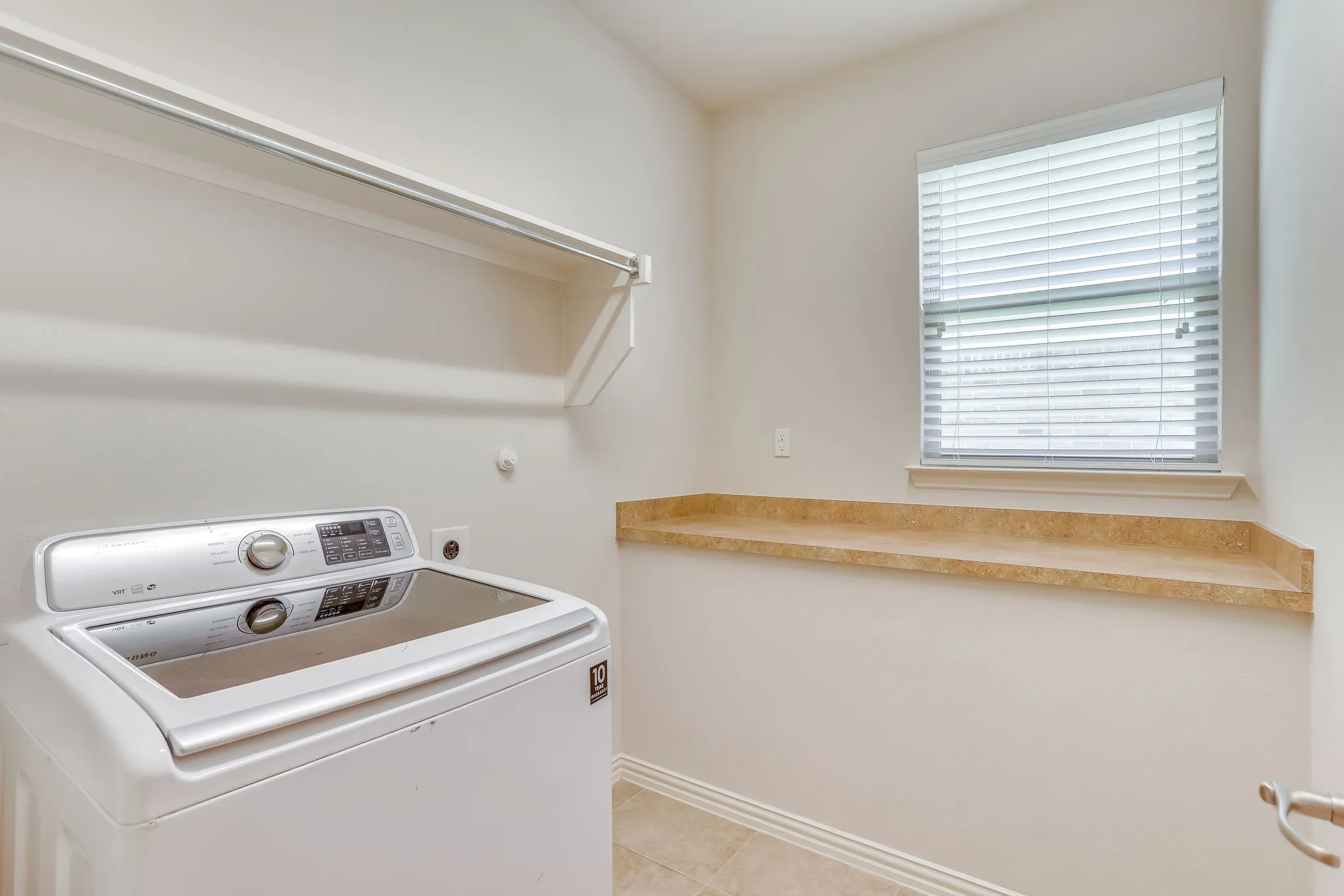 Single Family Residence For Sale in Rockwall County , 804 Miramar Drive, Rockwall, Texas 75087, 4 Bedroom, 3 Bathroom, 2 Garage spaces, 3,535 Sqft, built in 2010, mls#21339197, Real Estate Agent in Rockwall, Homes For Sale in Rockwall county, Homes For Sale in Rockwall, Realtor in Rockwall Texas, Real Estate Brokerage Independent Realty Texas, Luminita Cordes Realtor