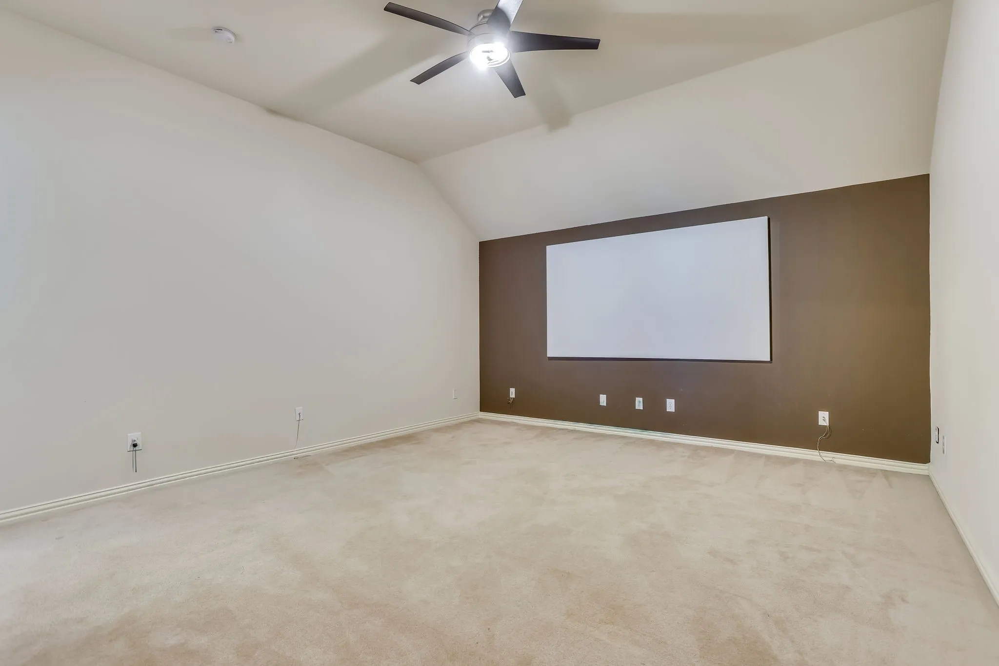 Single Family Residence For Sale in Rockwall County , 804 Miramar Drive, Rockwall, Texas 75087, 4 Bedroom, 3 Bathroom, 2 Garage spaces, 3,535 Sqft, built in 2010, mls#21339197, Real Estate Agent in Rockwall, Homes For Sale in Rockwall county, Homes For Sale in Rockwall, Realtor in Rockwall Texas, Real Estate Brokerage Independent Realty Texas, Luminita Cordes Realtor
