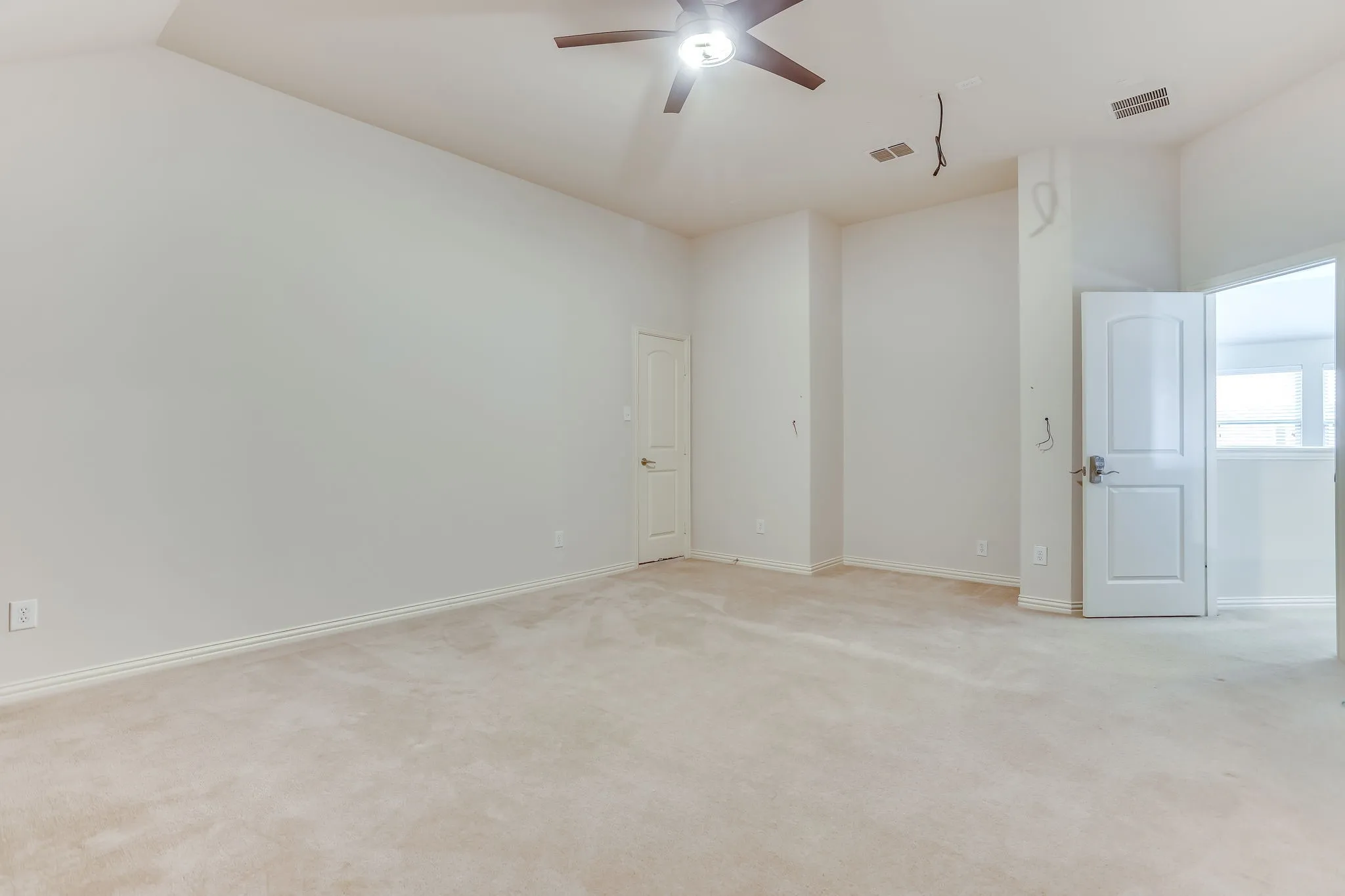 Single Family Residence For Sale in Rockwall County , 804 Miramar Drive, Rockwall, Texas 75087, 4 Bedroom, 3 Bathroom, 2 Garage spaces, 3,535 Sqft, built in 2010, mls#21339197, Real Estate Agent in Rockwall, Homes For Sale in Rockwall county, Homes For Sale in Rockwall, Realtor in Rockwall Texas, Real Estate Brokerage Independent Realty Texas, Luminita Cordes Realtor