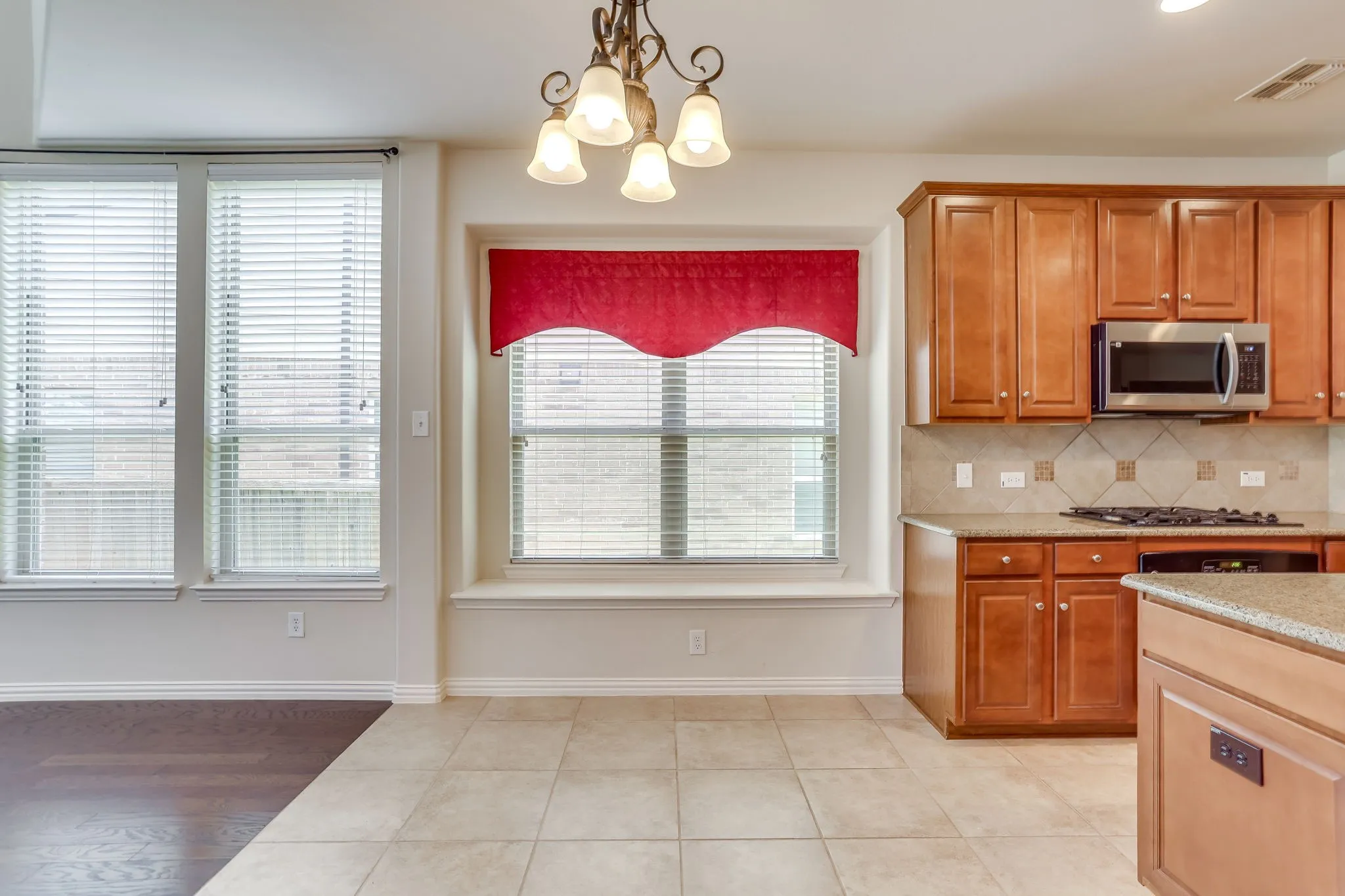 Single Family Residence For Sale in Rockwall County , 804 Miramar Drive, Rockwall, Texas 75087, 4 Bedroom, 3 Bathroom, 2 Garage spaces, 3,535 Sqft, built in 2010, mls#21339197, Real Estate Agent in Rockwall, Homes For Sale in Rockwall county, Homes For Sale in Rockwall, Realtor in Rockwall Texas, Real Estate Brokerage Independent Realty Texas, Luminita Cordes Realtor