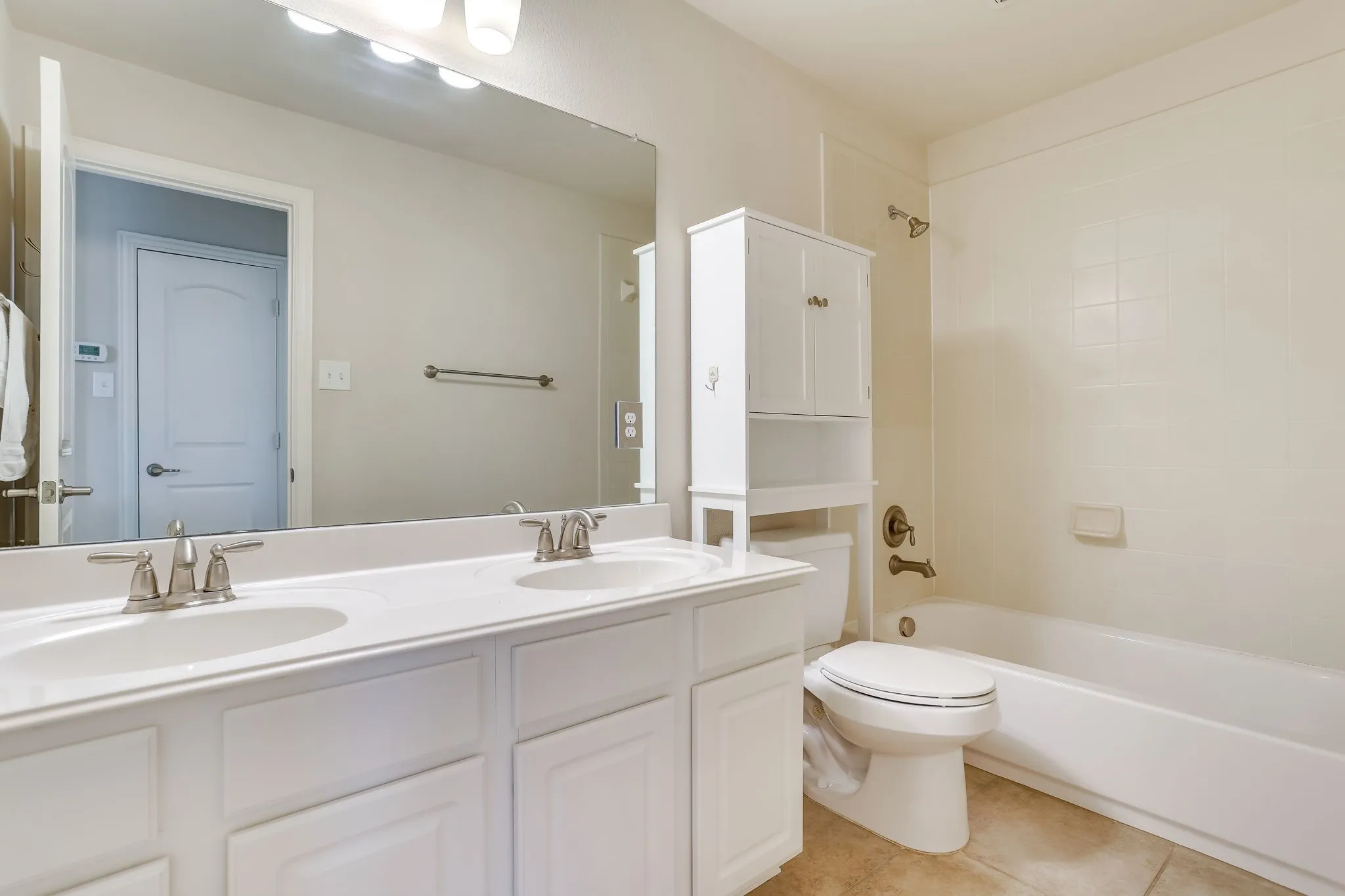 Single Family Residence For Sale in Rockwall County , 804 Miramar Drive, Rockwall, Texas 75087, 4 Bedroom, 3 Bathroom, 2 Garage spaces, 3,535 Sqft, built in 2010, mls#21339197, Real Estate Agent in Rockwall, Homes For Sale in Rockwall county, Homes For Sale in Rockwall, Realtor in Rockwall Texas, Real Estate Brokerage Independent Realty Texas, Luminita Cordes Realtor