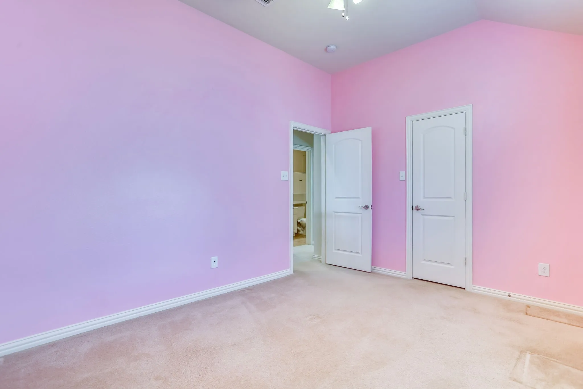 Single Family Residence For Sale in Rockwall County , 804 Miramar Drive, Rockwall, Texas 75087, 4 Bedroom, 3 Bathroom, 2 Garage spaces, 3,535 Sqft, built in 2010, mls#21339197, Real Estate Agent in Rockwall, Homes For Sale in Rockwall county, Homes For Sale in Rockwall, Realtor in Rockwall Texas, Real Estate Brokerage Independent Realty Texas, Luminita Cordes Realtor