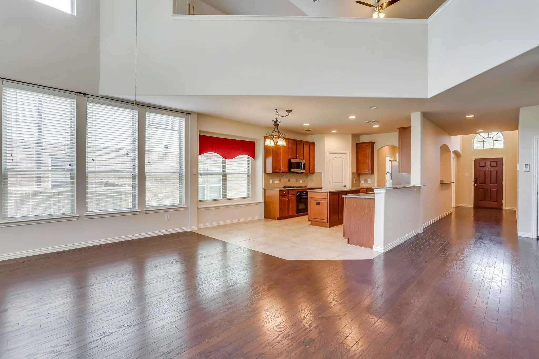 Single Family Residence For Sale in Rockwall County , 804 Miramar Drive, Rockwall, Texas 75087, 4 Bedroom, 3 Bathroom, 2 Garage spaces, 3,535 Sqft, built in 2010, mls#21339197, Real Estate Agent in Rockwall, Homes For Sale in Rockwall county, Homes For Sale in Rockwall, Realtor in Rockwall Texas, Real Estate Brokerage Independent Realty Texas, Luminita Cordes Realtor