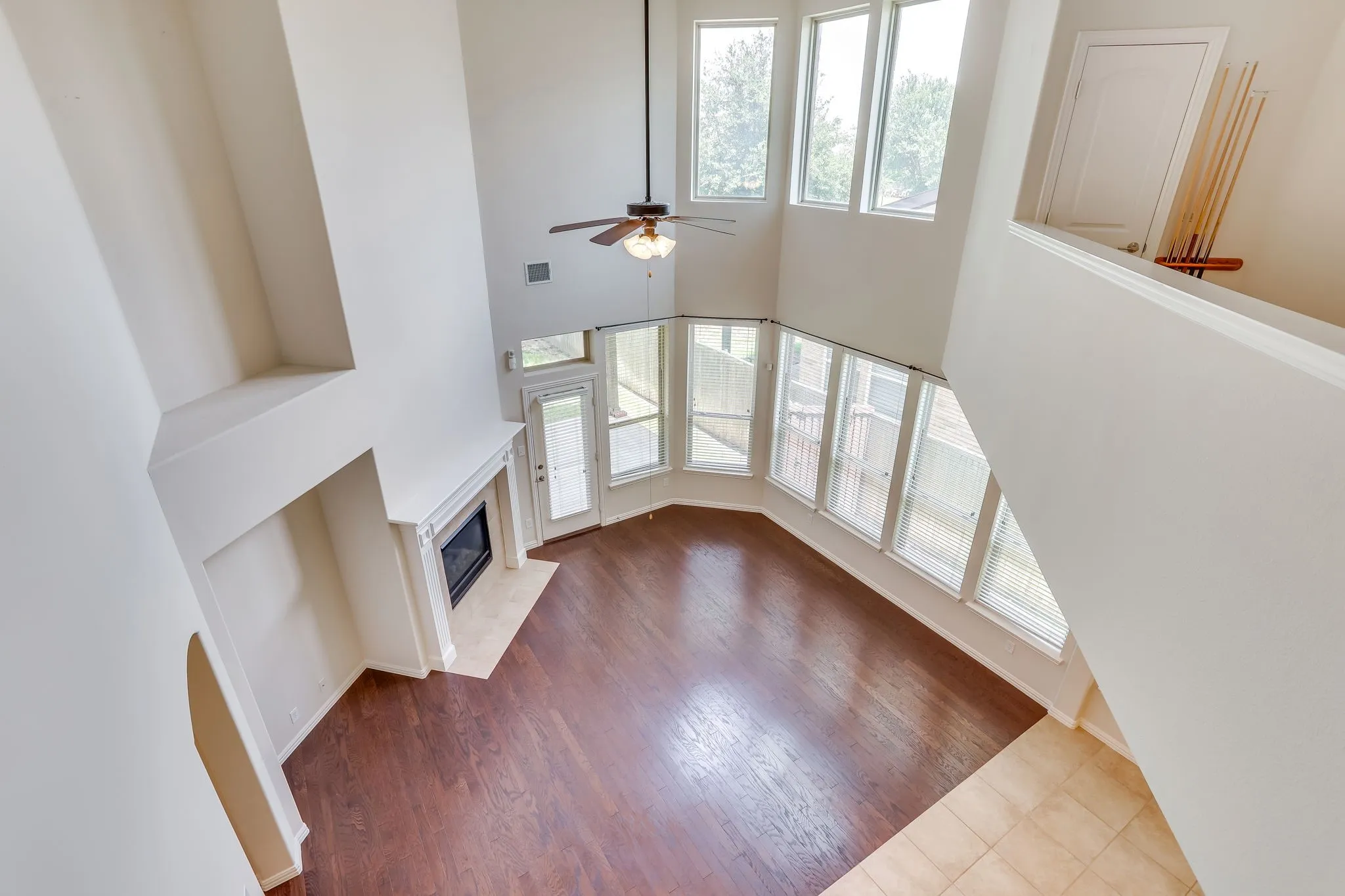 Single Family Residence For Sale in Rockwall County , 804 Miramar Drive, Rockwall, Texas 75087, 4 Bedroom, 3 Bathroom, 2 Garage spaces, 3,535 Sqft, built in 2010, mls#21339197, Real Estate Agent in Rockwall, Homes For Sale in Rockwall county, Homes For Sale in Rockwall, Realtor in Rockwall Texas, Real Estate Brokerage Independent Realty Texas, Luminita Cordes Realtor