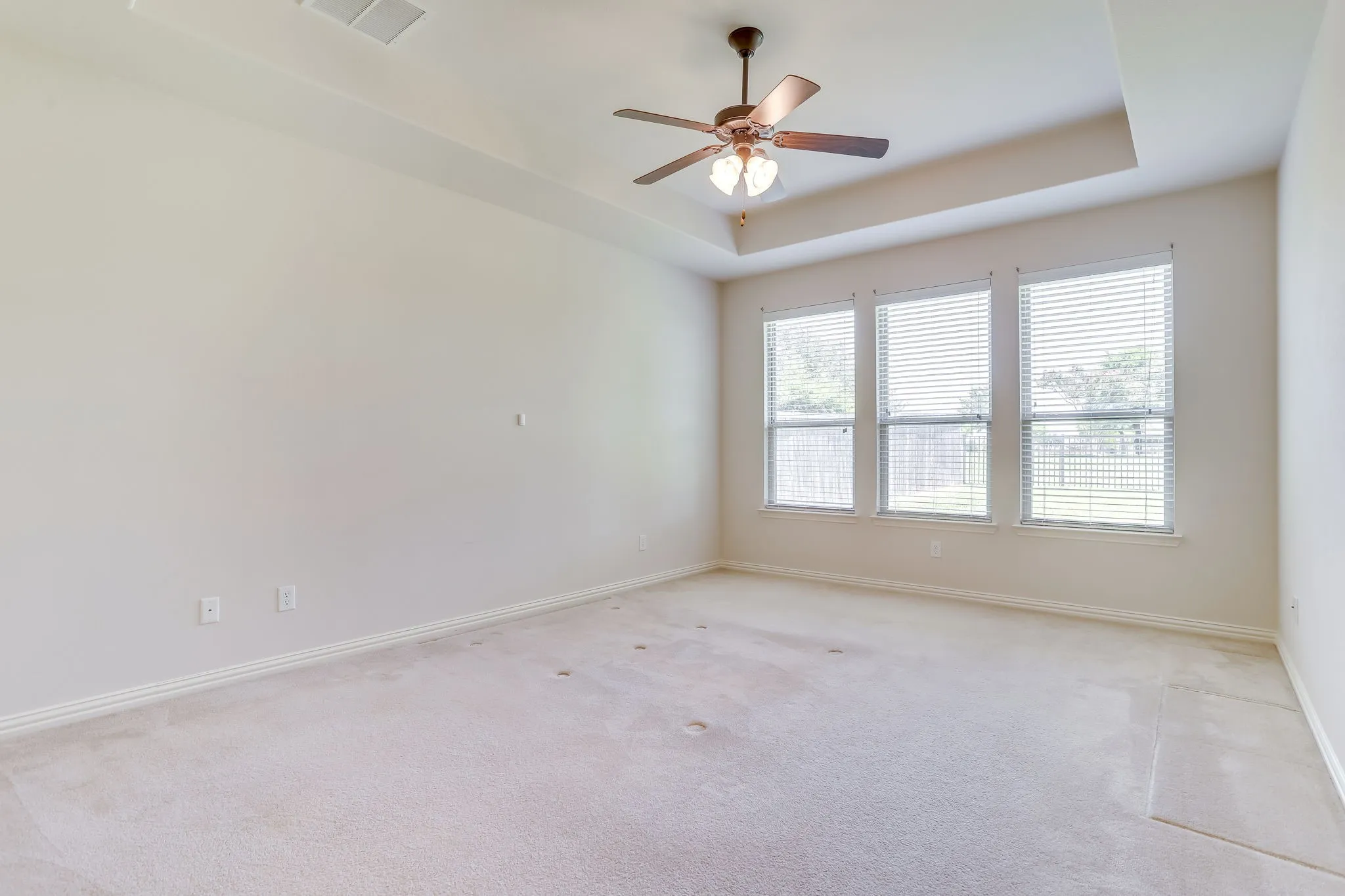 Single Family Residence For Sale in Rockwall County , 804 Miramar Drive, Rockwall, Texas 75087, 4 Bedroom, 3 Bathroom, 2 Garage spaces, 3,535 Sqft, built in 2010, mls#21339197, Real Estate Agent in Rockwall, Homes For Sale in Rockwall county, Homes For Sale in Rockwall, Realtor in Rockwall Texas, Real Estate Brokerage Independent Realty Texas, Luminita Cordes Realtor