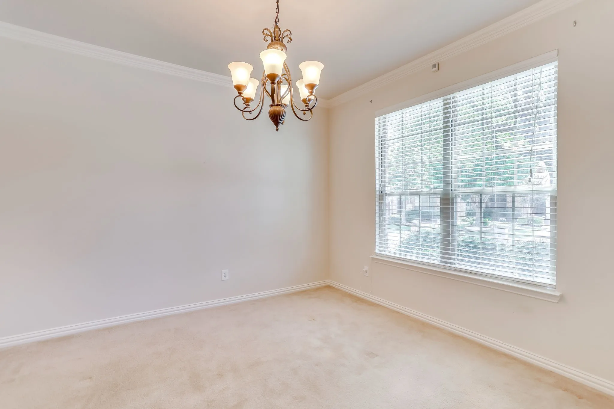 Single Family Residence For Sale in Rockwall County , 804 Miramar Drive, Rockwall, Texas 75087, 4 Bedroom, 3 Bathroom, 2 Garage spaces, 3,535 Sqft, built in 2010, mls#21339197, Real Estate Agent in Rockwall, Homes For Sale in Rockwall county, Homes For Sale in Rockwall, Realtor in Rockwall Texas, Real Estate Brokerage Independent Realty Texas, Luminita Cordes Realtor
