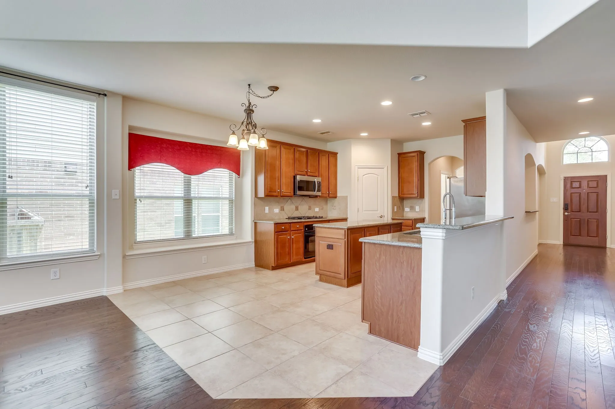 Single Family Residence For Sale in Rockwall County , 804 Miramar Drive, Rockwall, Texas 75087, 4 Bedroom, 3 Bathroom, 2 Garage spaces, 3,535 Sqft, built in 2010, mls#21339197, Real Estate Agent in Rockwall, Homes For Sale in Rockwall county, Homes For Sale in Rockwall, Realtor in Rockwall Texas, Real Estate Brokerage Independent Realty Texas, Luminita Cordes Realtor