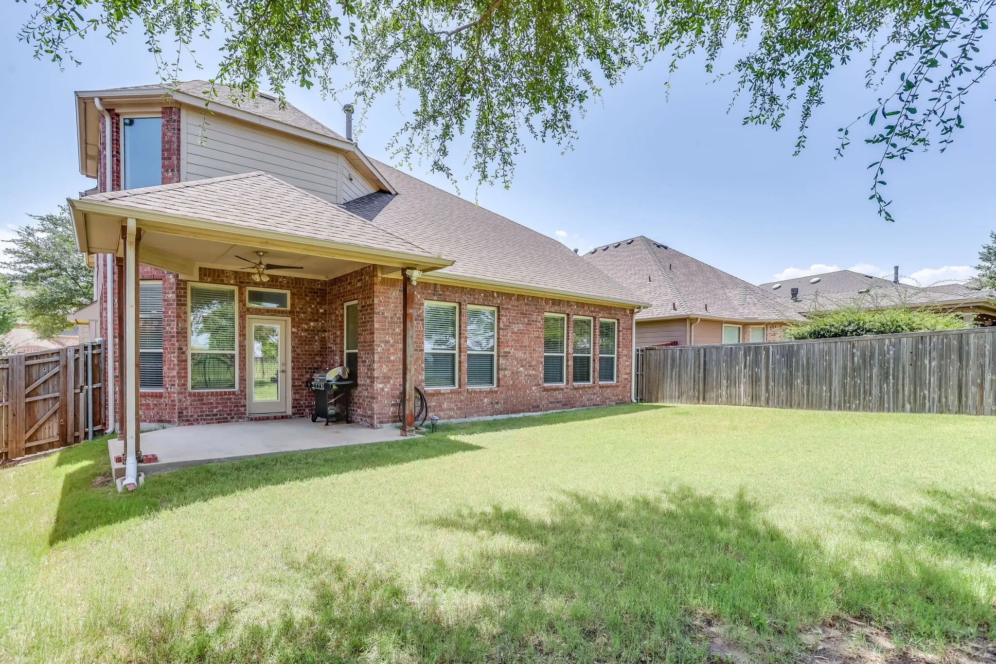 Single Family Residence For Sale in Rockwall County , 804 Miramar Drive, Rockwall, Texas 75087, 4 Bedroom, 3 Bathroom, 2 Garage spaces, 3,535 Sqft, built in 2010, mls#21339197, Real Estate Agent in Rockwall, Homes For Sale in Rockwall county, Homes For Sale in Rockwall, Realtor in Rockwall Texas, Real Estate Brokerage Independent Realty Texas, Luminita Cordes Realtor