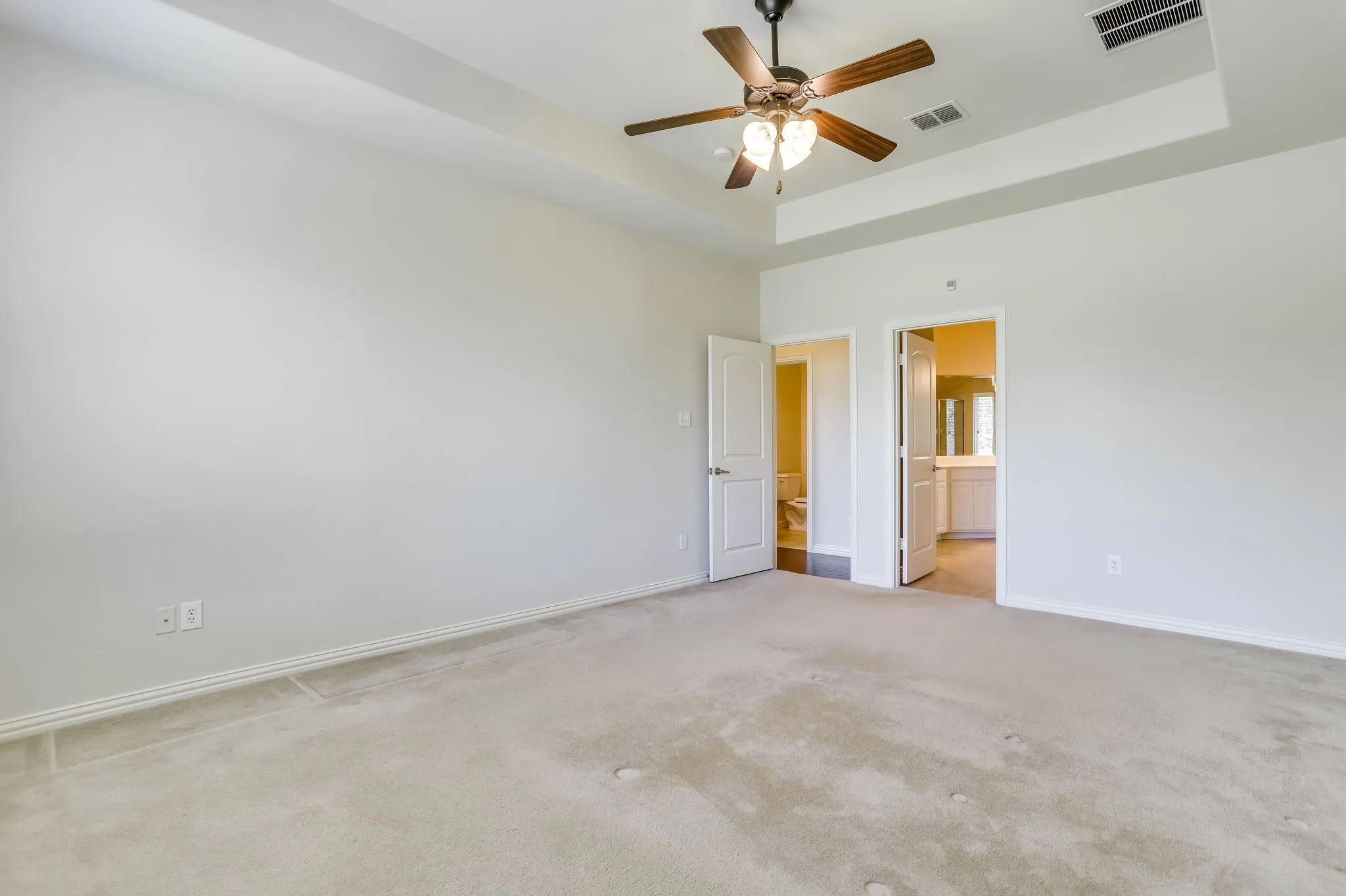 Single Family Residence For Sale in Rockwall County , 804 Miramar Drive, Rockwall, Texas 75087, 4 Bedroom, 3 Bathroom, 2 Garage spaces, 3,535 Sqft, built in 2010, mls#21339197, Real Estate Agent in Rockwall, Homes For Sale in Rockwall county, Homes For Sale in Rockwall, Realtor in Rockwall Texas, Real Estate Brokerage Independent Realty Texas, Luminita Cordes Realtor