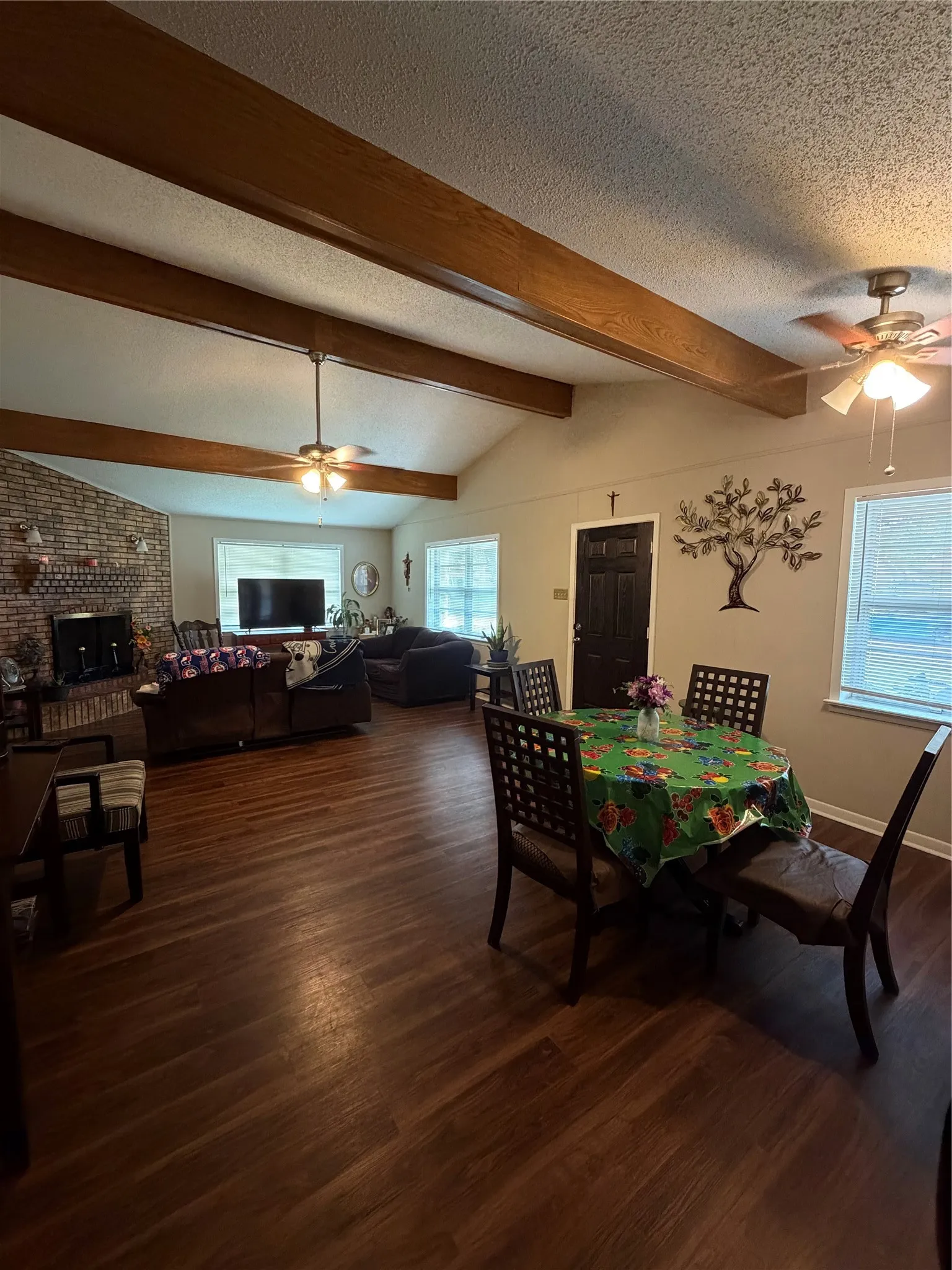 Single Family Residence For Sale in Kaufman County , 126 Poinsettia Circle, Terrell, Texas 75160, 3 Bedroom, 2 Bathroom, 2 Garage spaces, 1,688 Sqft, built in 1987, mls#21332778, Real Estate Agent in Terrell, Homes For Sale in Kaufman county, Homes For Sale in Terrell, Realtor in Terrell Texas, Real Estate Brokerage Independent Realty Texas, Luminita Cordes Realtor