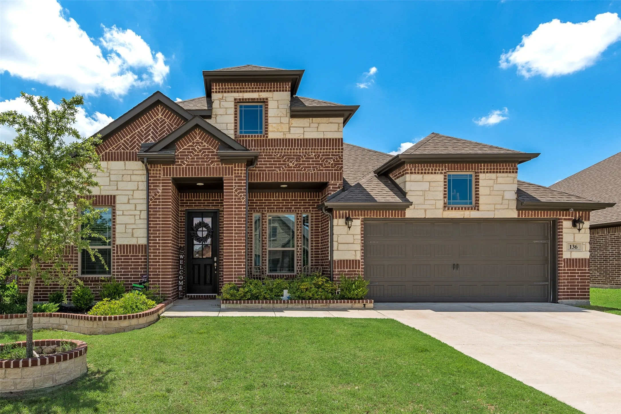 Single Family Residence For Sale in Ellis County , 136 Aucuba Lane, Waxahachie, Texas 75165, 4 Bedroom, 2 Bathroom, 2 Garage spaces, 2,194 Sqft, built in 2021, mls#21339170, Real Estate Agent in Waxahachie, Homes For Sale in Ellis county, Homes For Sale in Waxahachie, Realtor in Waxahachie Texas, Real Estate Brokerage Independent Realty Texas, Luminita Cordes Realtor