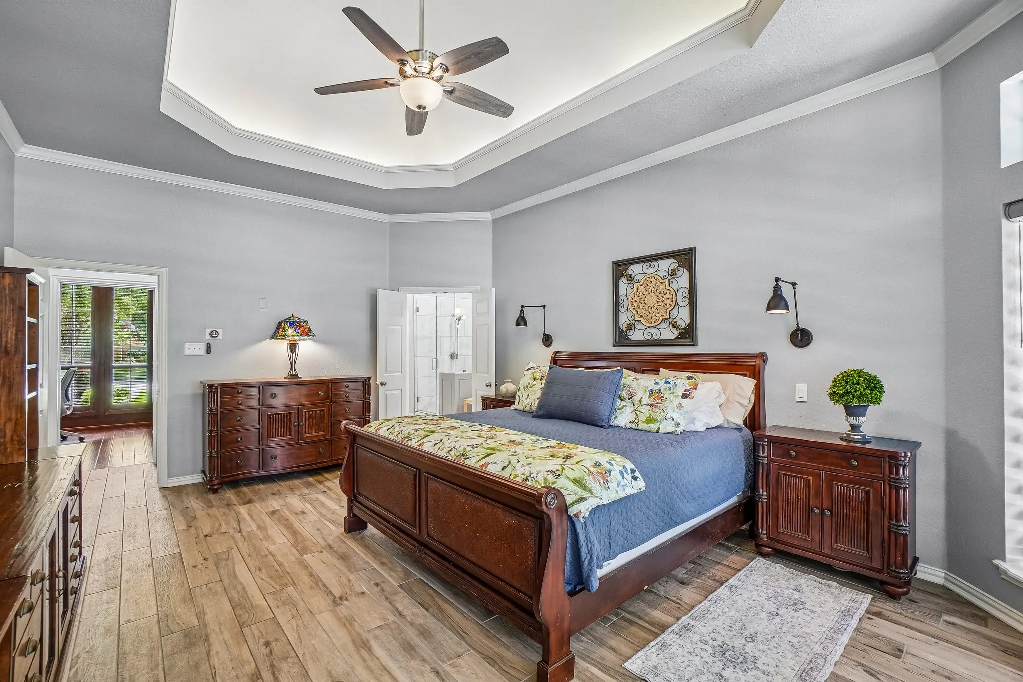 Tray ceiling with recessed lighting and a ceiling fan with access to the primary bath