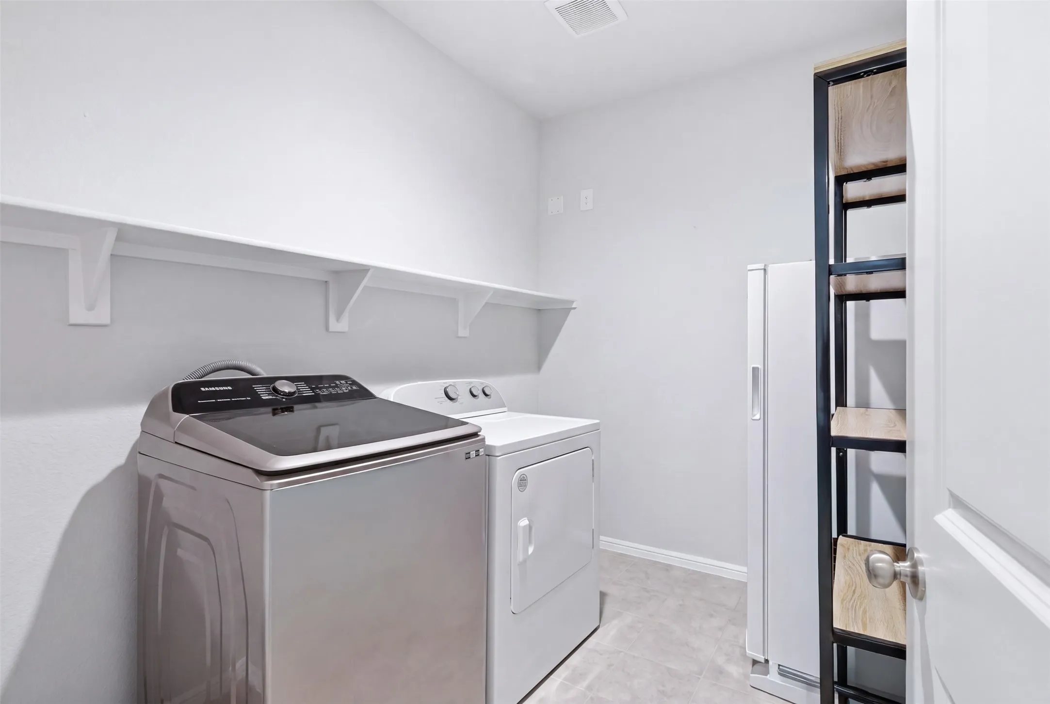 Single Family Residence For Sale in Wise County , 224 Running River Drive, Boyd, Texas 76023, 4 Bedroom, 3 Bathroom, 2 Garage spaces, 2,367 Sqft, built in 2023, mls#21338618, Real Estate Agent in Boyd, Homes For Sale in Wise county, Homes For Sale in Boyd, Realtor in Boyd Texas, Real Estate Brokerage Independent Realty Texas, Luminita Cordes Realtor