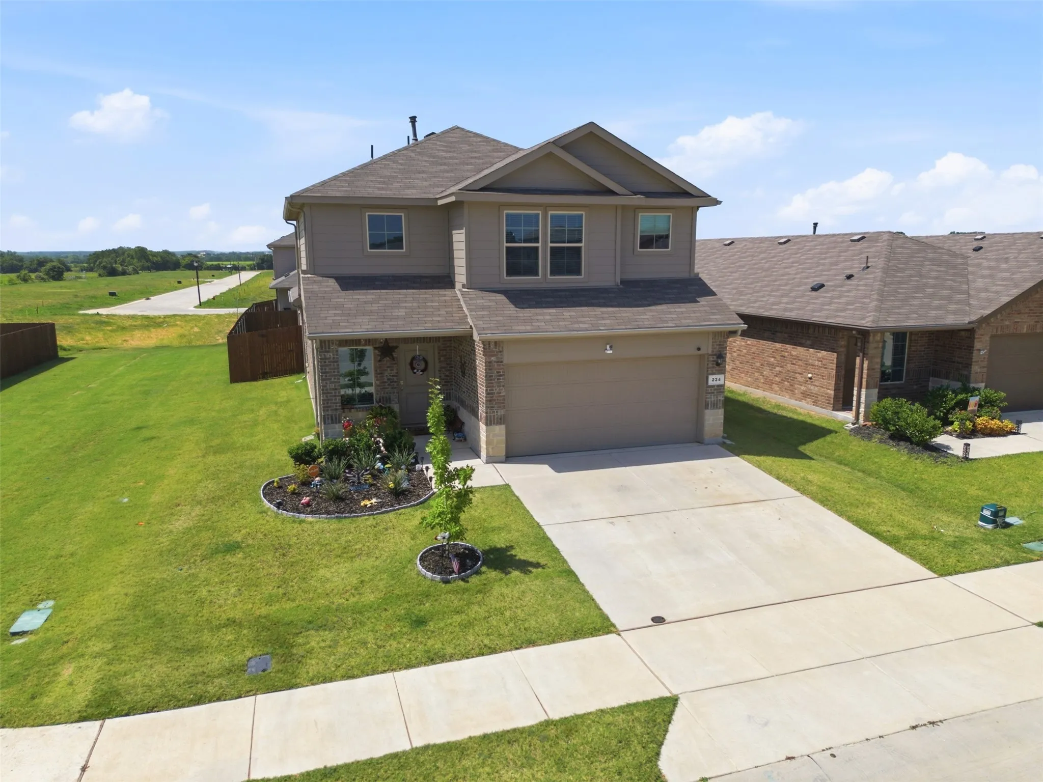 Single Family Residence For Sale in Wise County , 224 Running River Drive, Boyd, Texas 76023, 4 Bedroom, 3 Bathroom, 2 Garage spaces, 2,367 Sqft, built in 2023, mls#21338618, Real Estate Agent in Boyd, Homes For Sale in Wise county, Homes For Sale in Boyd, Realtor in Boyd Texas, Real Estate Brokerage Independent Realty Texas, Luminita Cordes Realtor