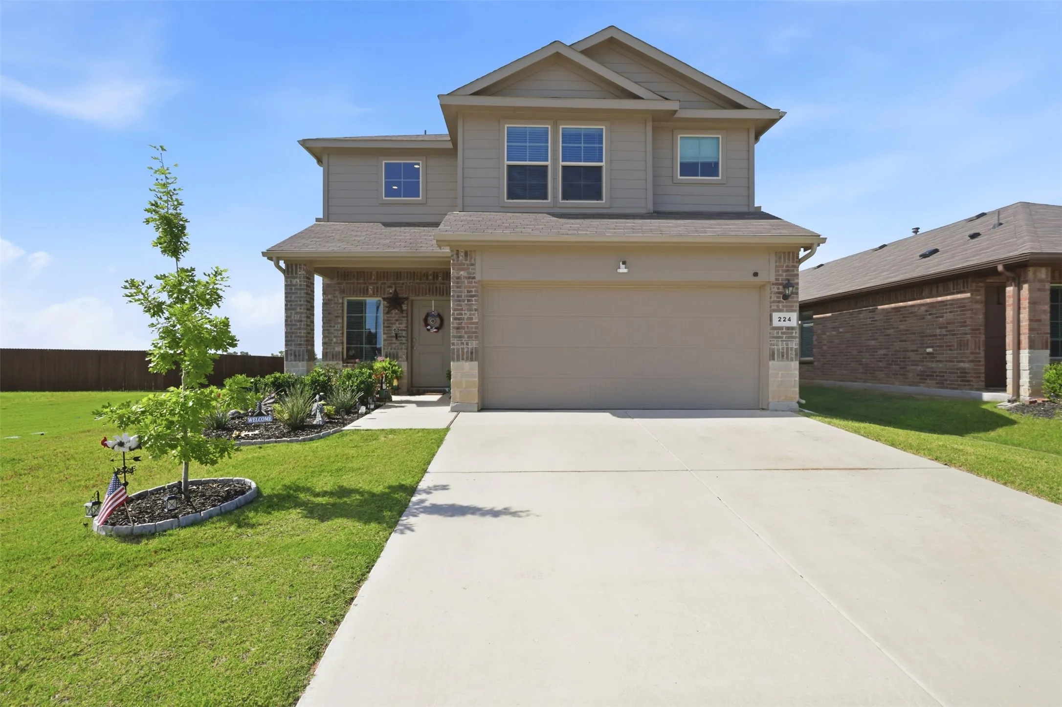 Single Family Residence For Sale in Wise County , 224 Running River Drive, Boyd, Texas 76023, 4 Bedroom, 3 Bathroom, 2 Garage spaces, 2,367 Sqft, built in 2023, mls#21338618, Real Estate Agent in Boyd, Homes For Sale in Wise county, Homes For Sale in Boyd, Realtor in Boyd Texas, Real Estate Brokerage Independent Realty Texas, Luminita Cordes Realtor