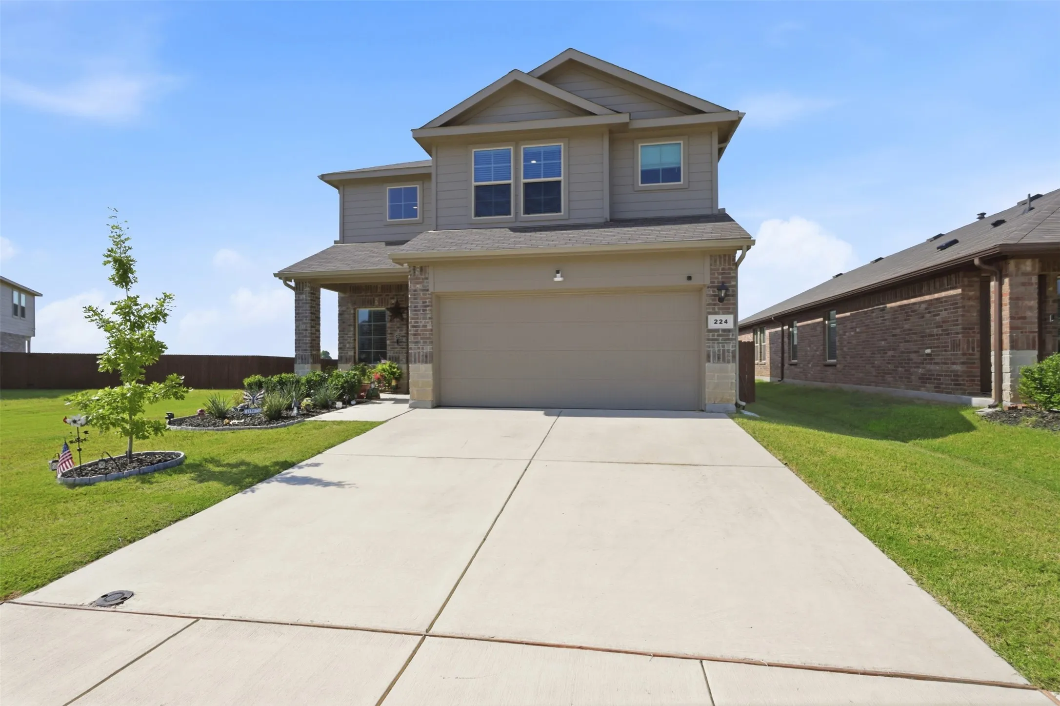 Single Family Residence For Sale in Wise County , 224 Running River Drive, Boyd, Texas 76023, 4 Bedroom, 3 Bathroom, 2 Garage spaces, 2,367 Sqft, built in 2023, mls#21338618, Real Estate Agent in Boyd, Homes For Sale in Wise county, Homes For Sale in Boyd, Realtor in Boyd Texas, Real Estate Brokerage Independent Realty Texas, Luminita Cordes Realtor