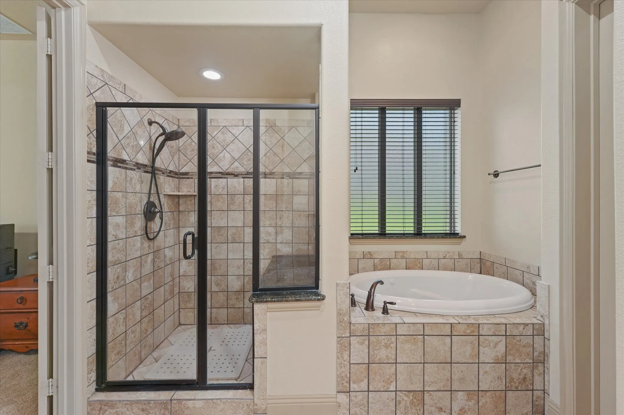 Single Family Residence For Sale in Collin County , 7910 Edgeglen Trail, Sachse, Texas 75048, 5 Bedroom, 4 Bathroom, 3 Garage spaces, 3,815 Sqft, built in 2014, mls#21337712, Real Estate Agent in Sachse, Homes For Sale in Collin county, Homes For Sale in Sachse, Realtor in Sachse Texas, Real Estate Brokerage Independent Realty Texas, Luminita Cordes Realtor