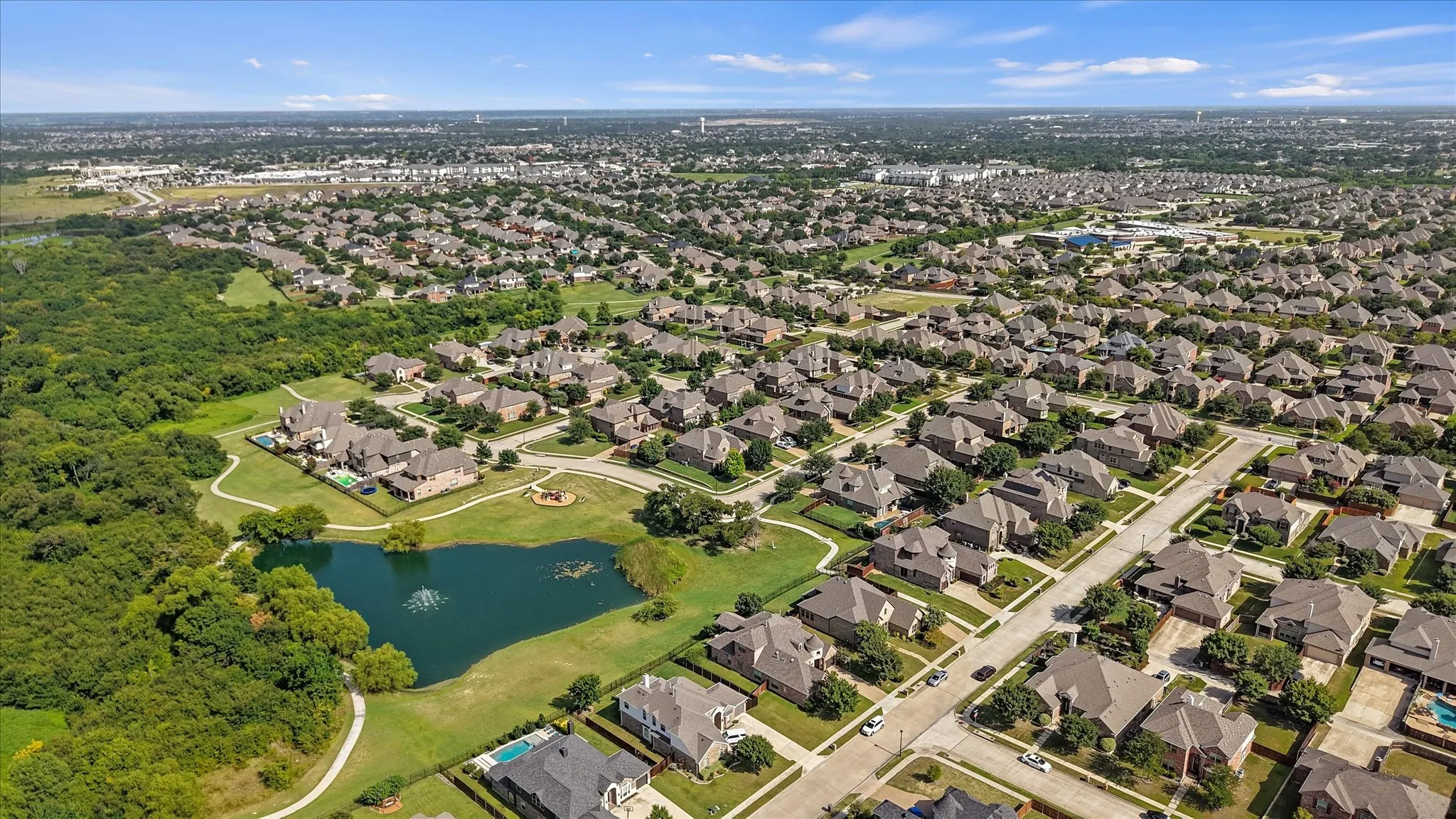 Single Family Residence For Sale in Collin County , 7910 Edgeglen Trail, Sachse, Texas 75048, 5 Bedroom, 4 Bathroom, 3 Garage spaces, 3,815 Sqft, built in 2014, mls#21337712, Real Estate Agent in Sachse, Homes For Sale in Collin county, Homes For Sale in Sachse, Realtor in Sachse Texas, Real Estate Brokerage Independent Realty Texas, Luminita Cordes Realtor